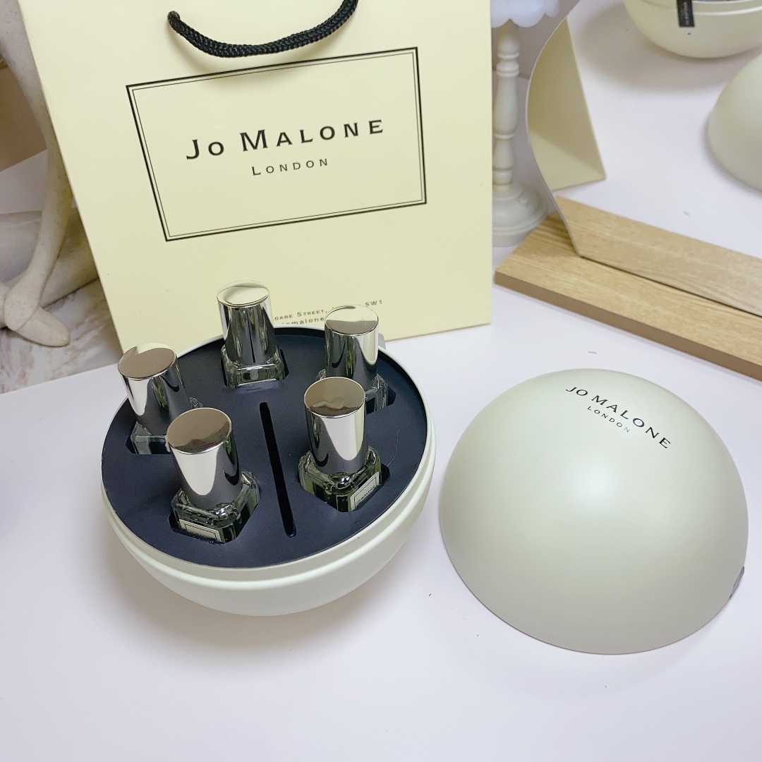 Jo Malone London Snow Globe 5-Piece Miniature Fragrance Set, Perfect Gift 2 i1692438650 4221 0