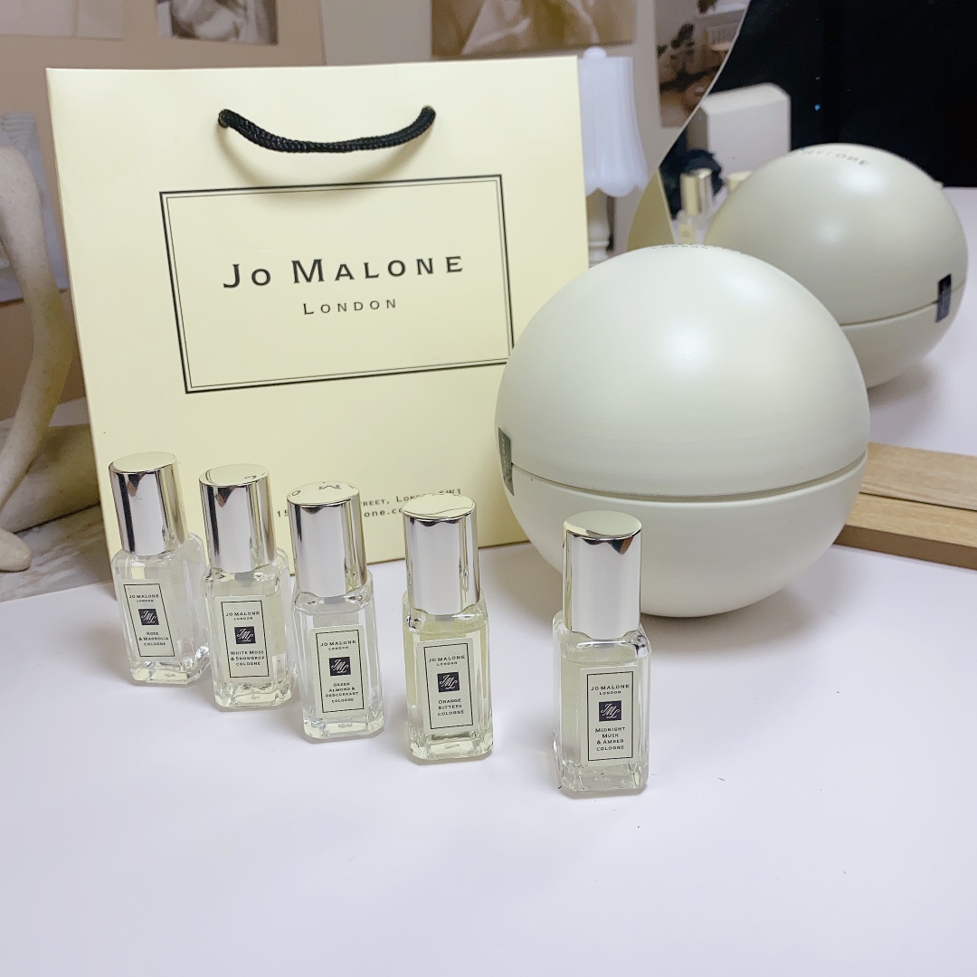 Jo Malone London Snow Globe 5-Piece Miniature Fragrance Set, Perfect Gift 3 i1692438650 4422 1