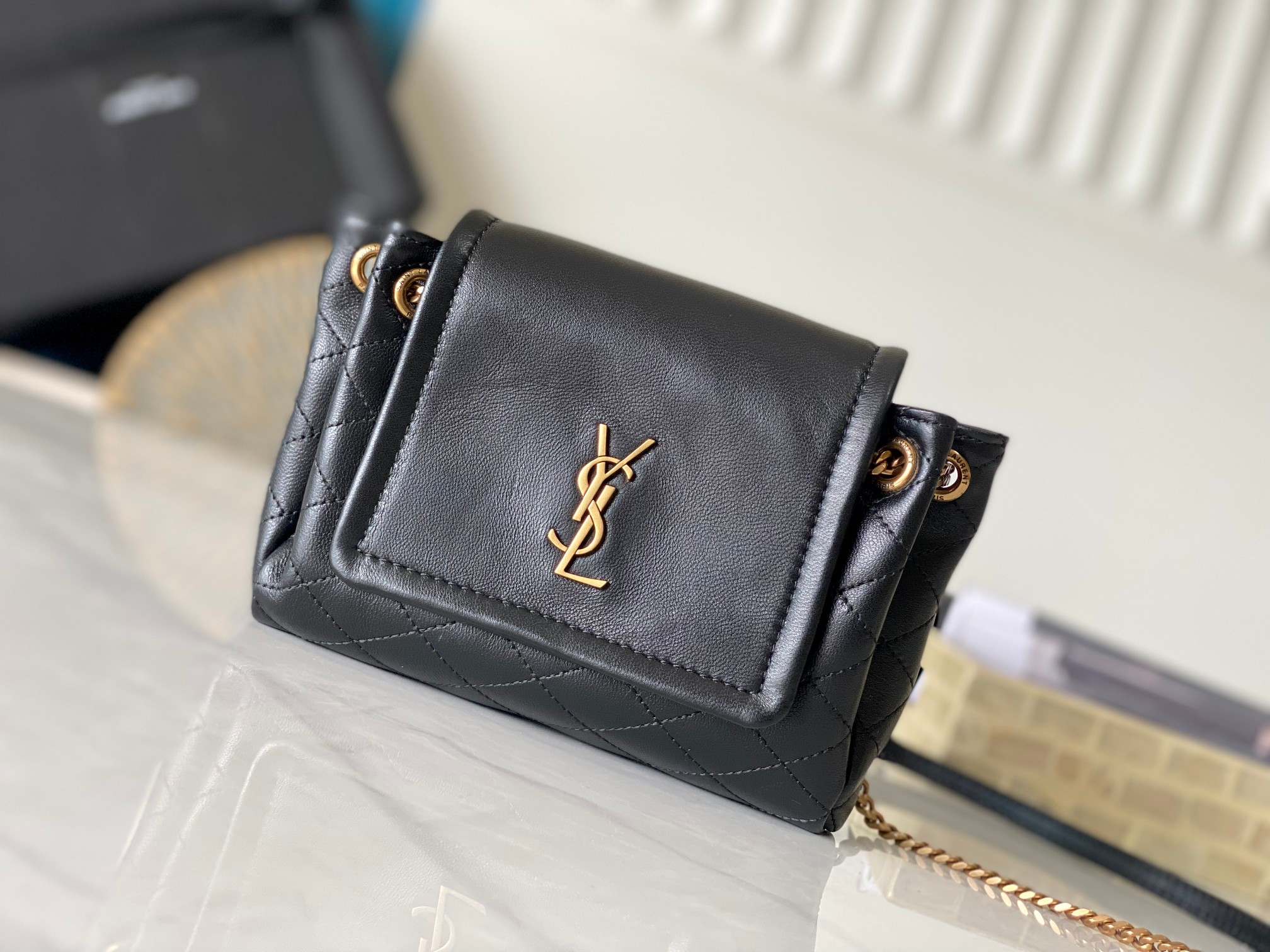 Lambskin Diamond Quilted Flap Chain Bag Metal Letter Logo