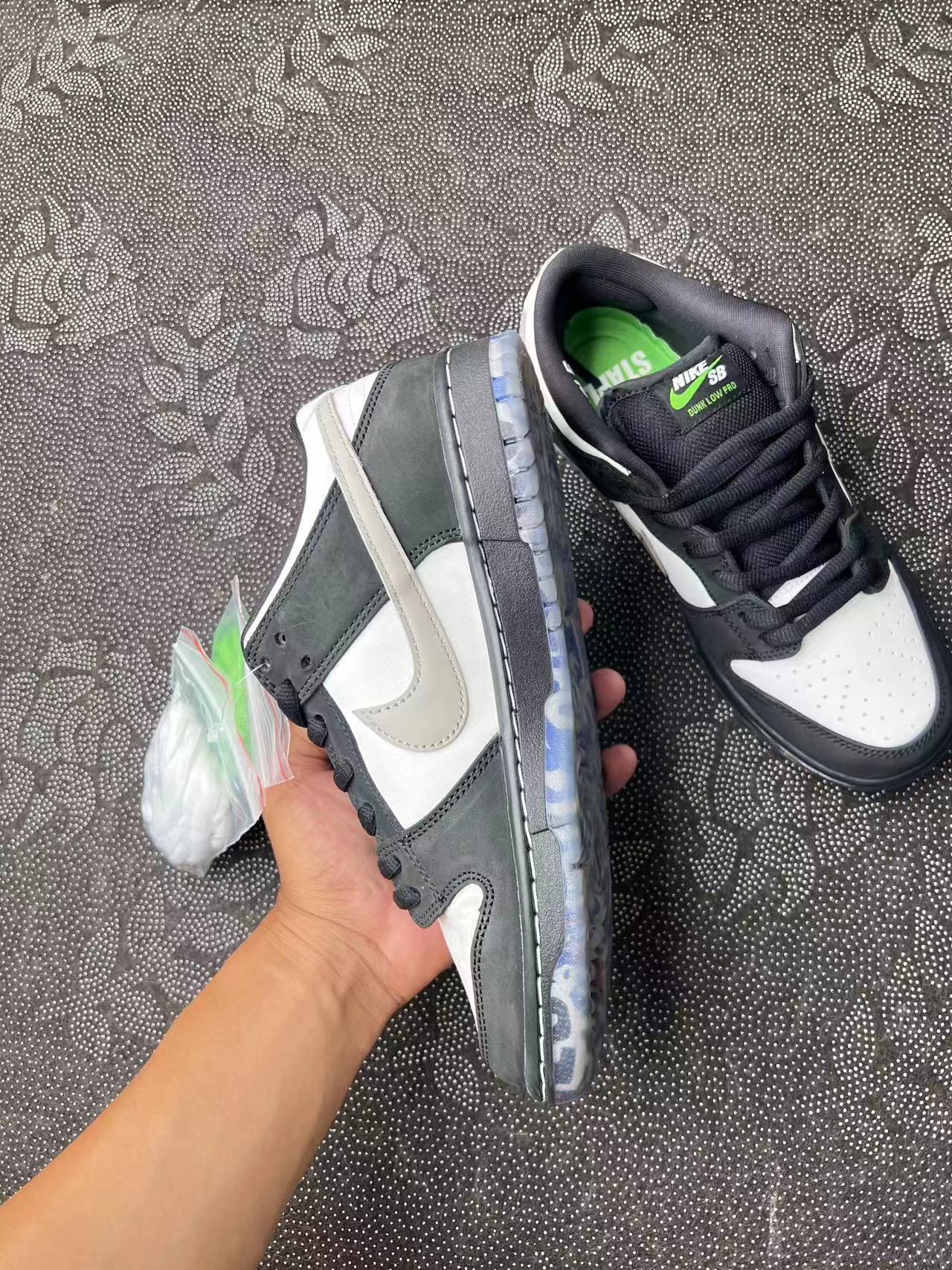 ? Nike Dunk SB 黑白鸽子?