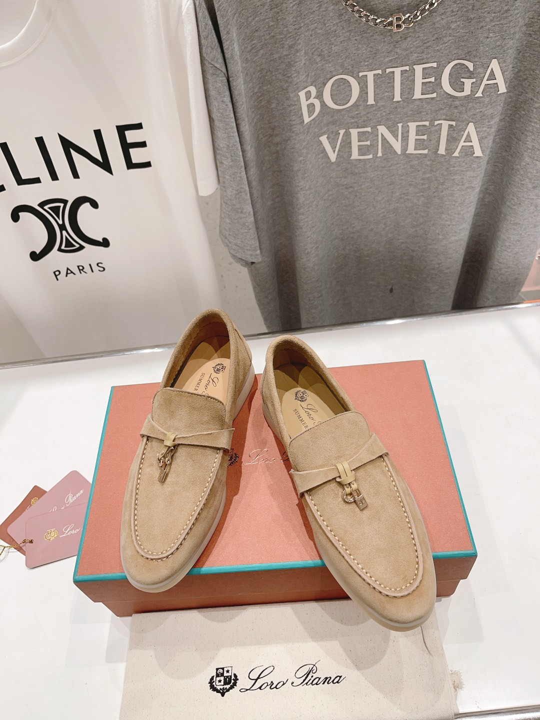 高版本出厂
 Loro Piana* LP万年经典款乐福鞋 简约时尚 脚感超级舒适 一天可以暴走两万步的