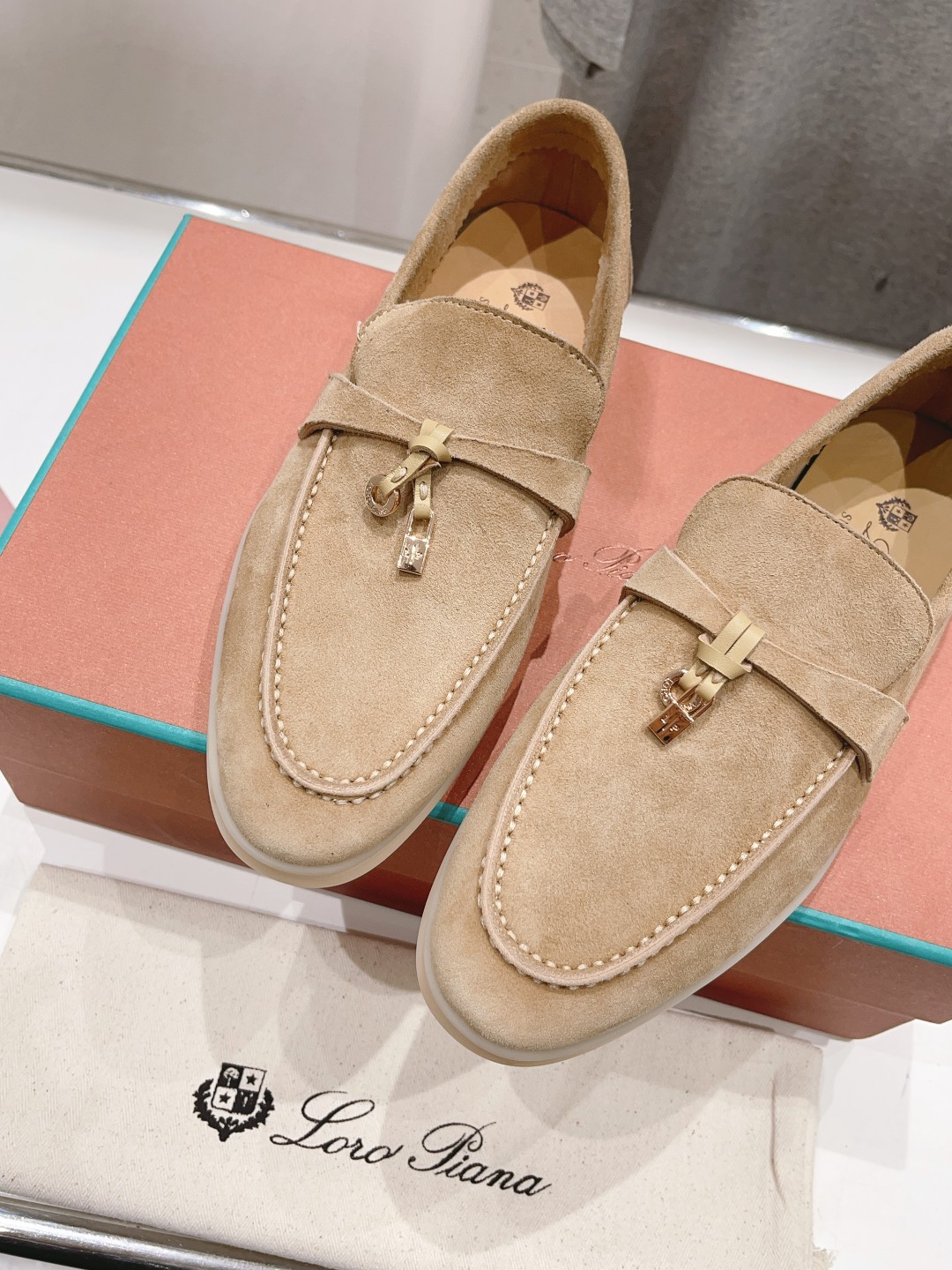 高版本出厂
 Loro Piana* LP万年经典款乐福鞋 简约时尚 脚感超级舒适 一天可以暴走两万步的