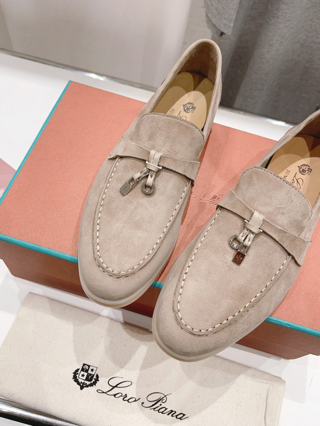 高版本出厂
 Loro Piana* LP万年经典款乐福鞋 简约时尚 脚感超级舒适 一天可以暴走两万步的