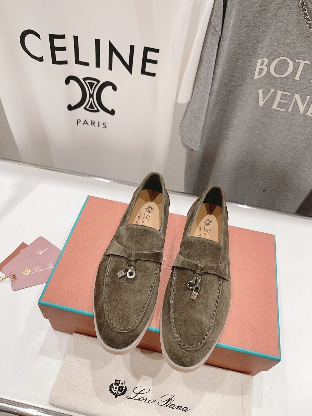 高版本出厂
 Loro Piana* LP万年经典款乐福鞋 简约时尚 脚感超级舒适 一天可以暴走两万步的