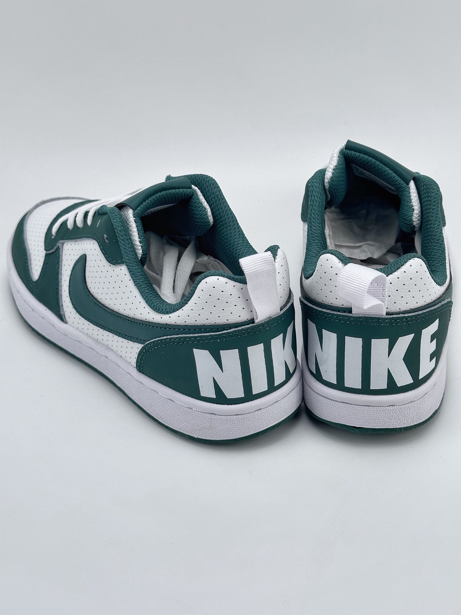 NIKE Court Borough Low BG 休闲运动板鞋 FN3440-131