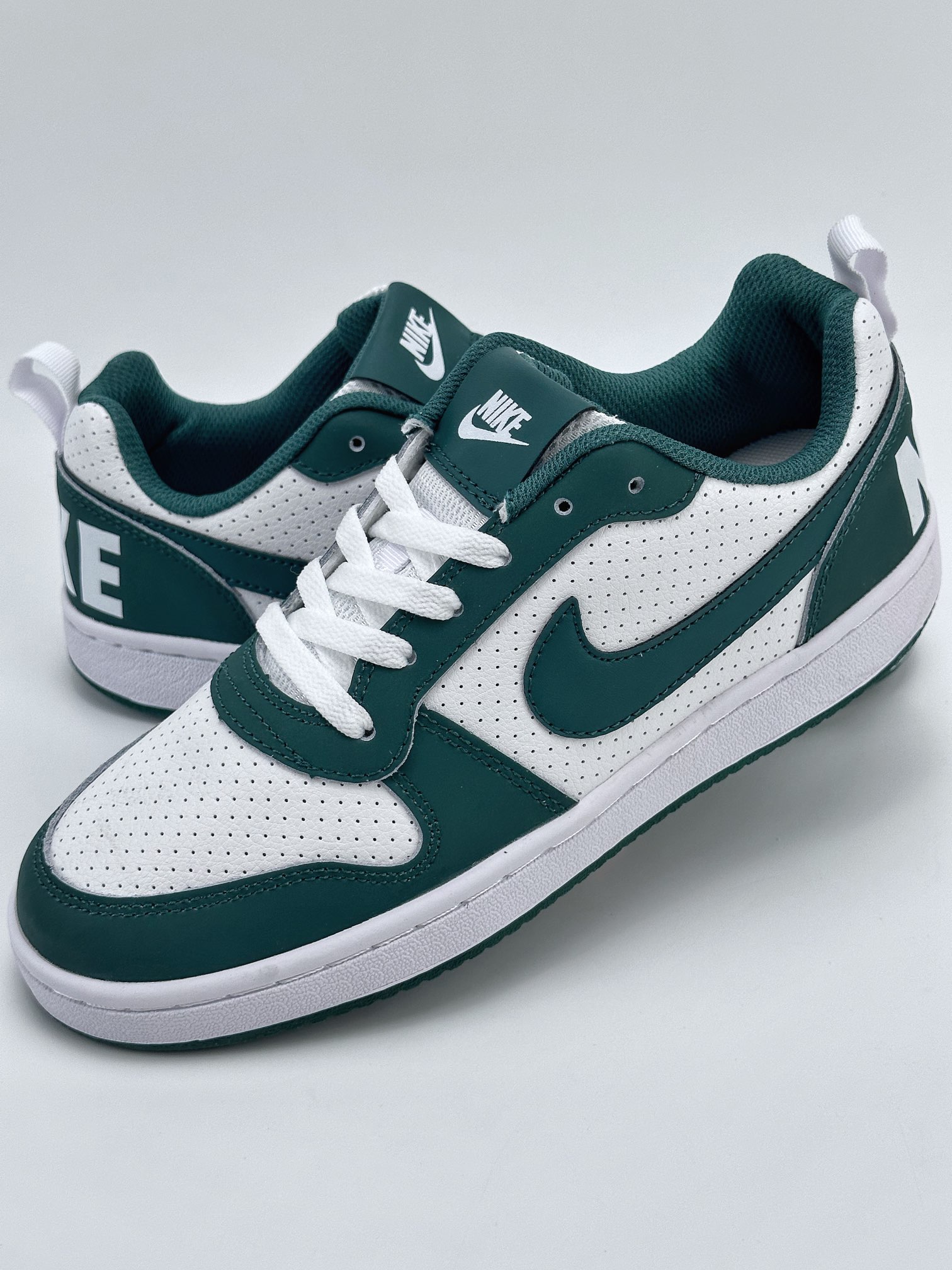 NIKE Court Borough Low BG 休闲运动板鞋 FN3440-131