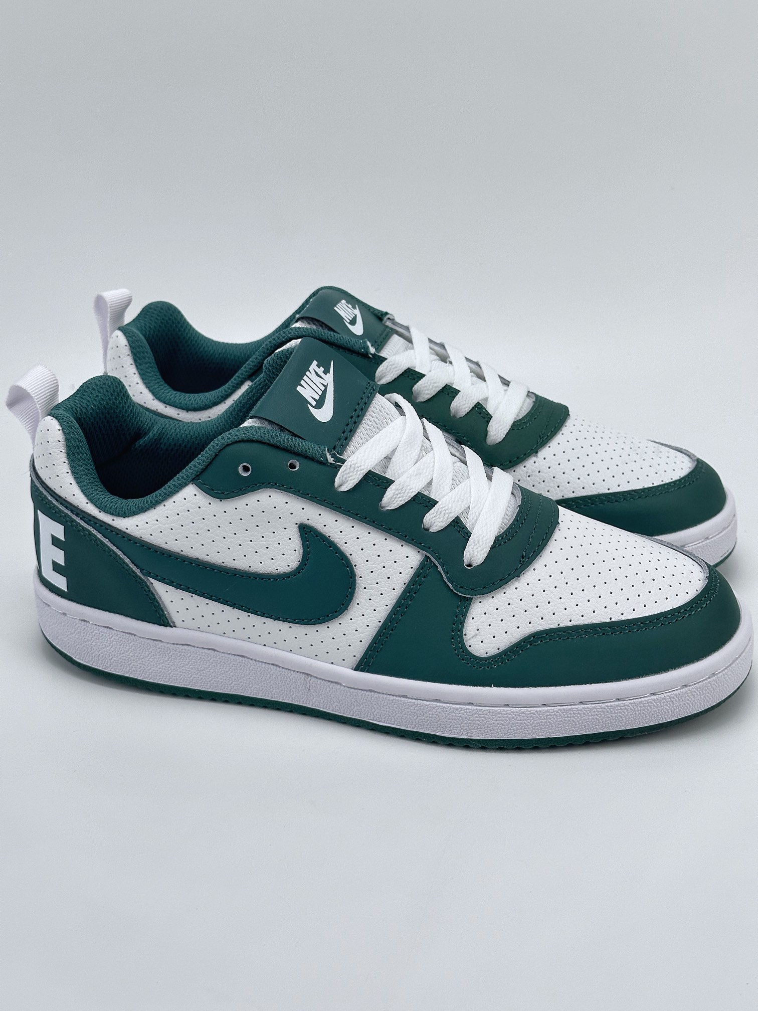 NIKE Court Borough Low BG 休闲运动板鞋 FN3440-131