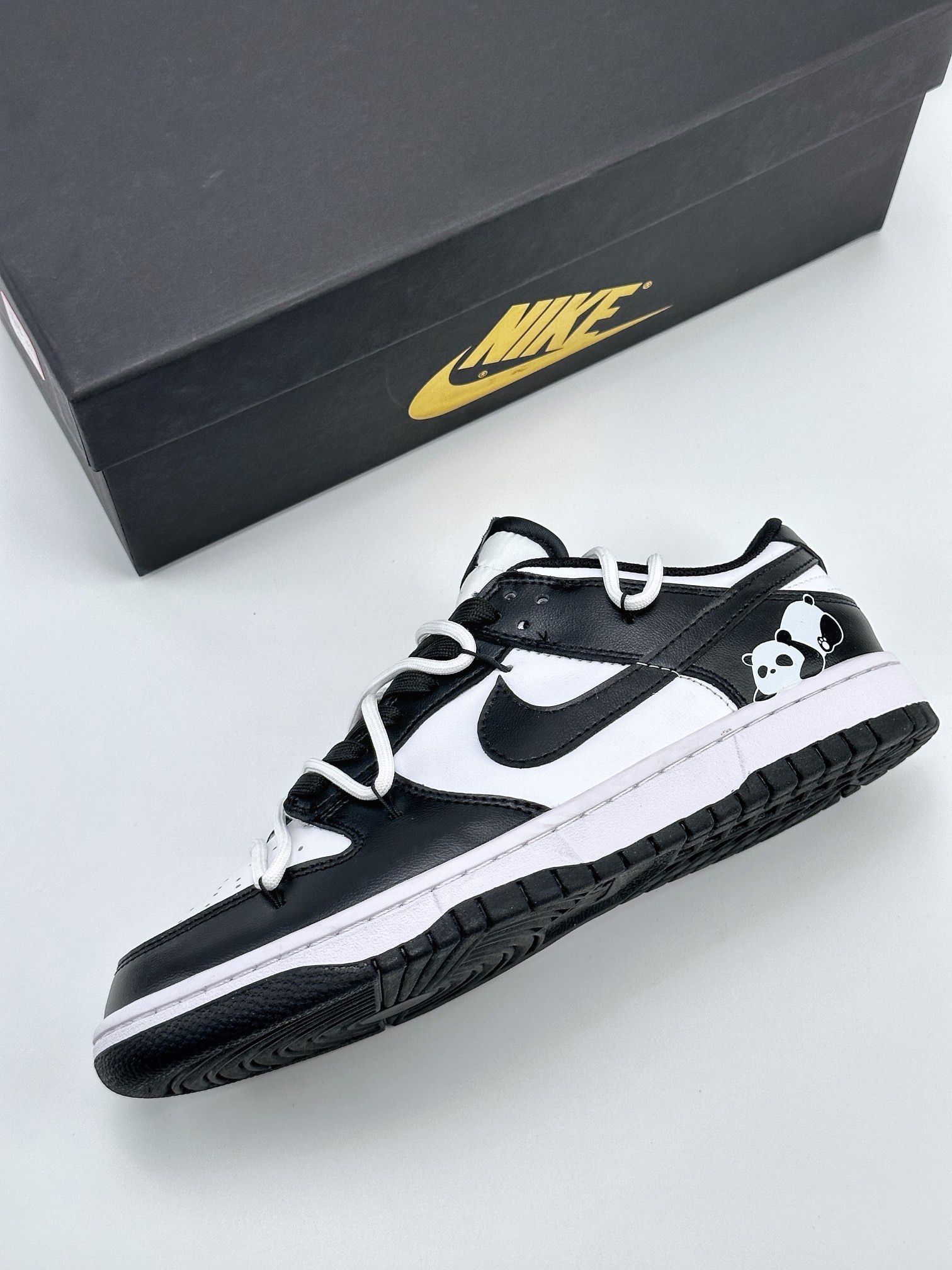 NIKE SB Dunk Low 黑白熊猫绑带 DD1391-100