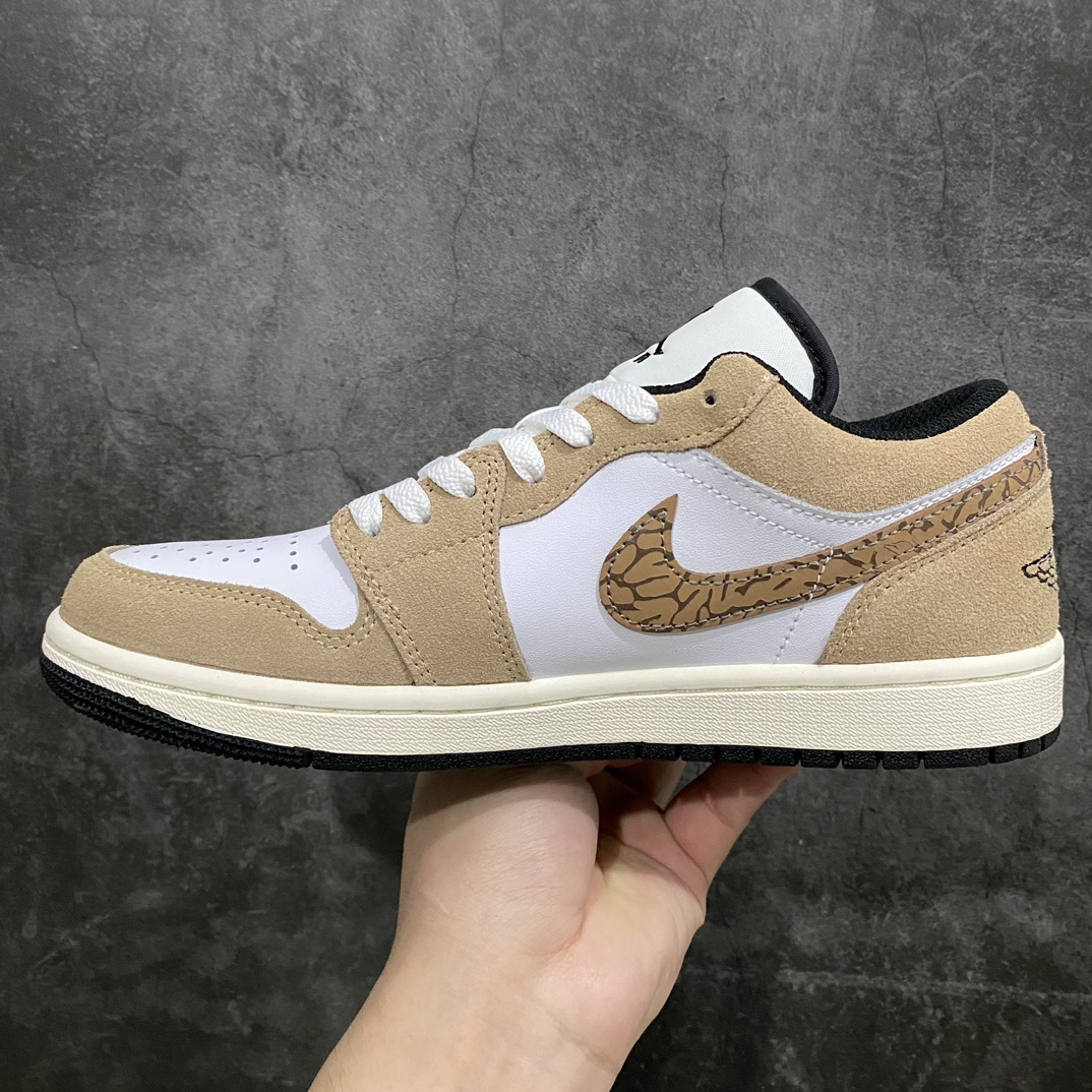 图片[2]-【DT纯原】Air Jordan AJ1 Low 低帮 白棕色 DZ4130-201终端优势供应 市面中低帮最具代表性版本没有之一 口碑大厂出品 品控大底版型不断改良更新 全套原纸板楦头开发 确保原汁原味 完美呈现版型 完美零毛边处理 原厂内置全掌气垫 价格定位良心 平台专用代工流水线出品 一眼公司既视感 拿到手的一瞬间就与众不同 碾压市面所有版本 全部原鞋开发 每一个配色都会采购原鞋确认细节 打破市面看图做货无好货之说  尺码：40 40.5 41 42 42.5 43 44 44.5 45 46-莆田鞋批发中心