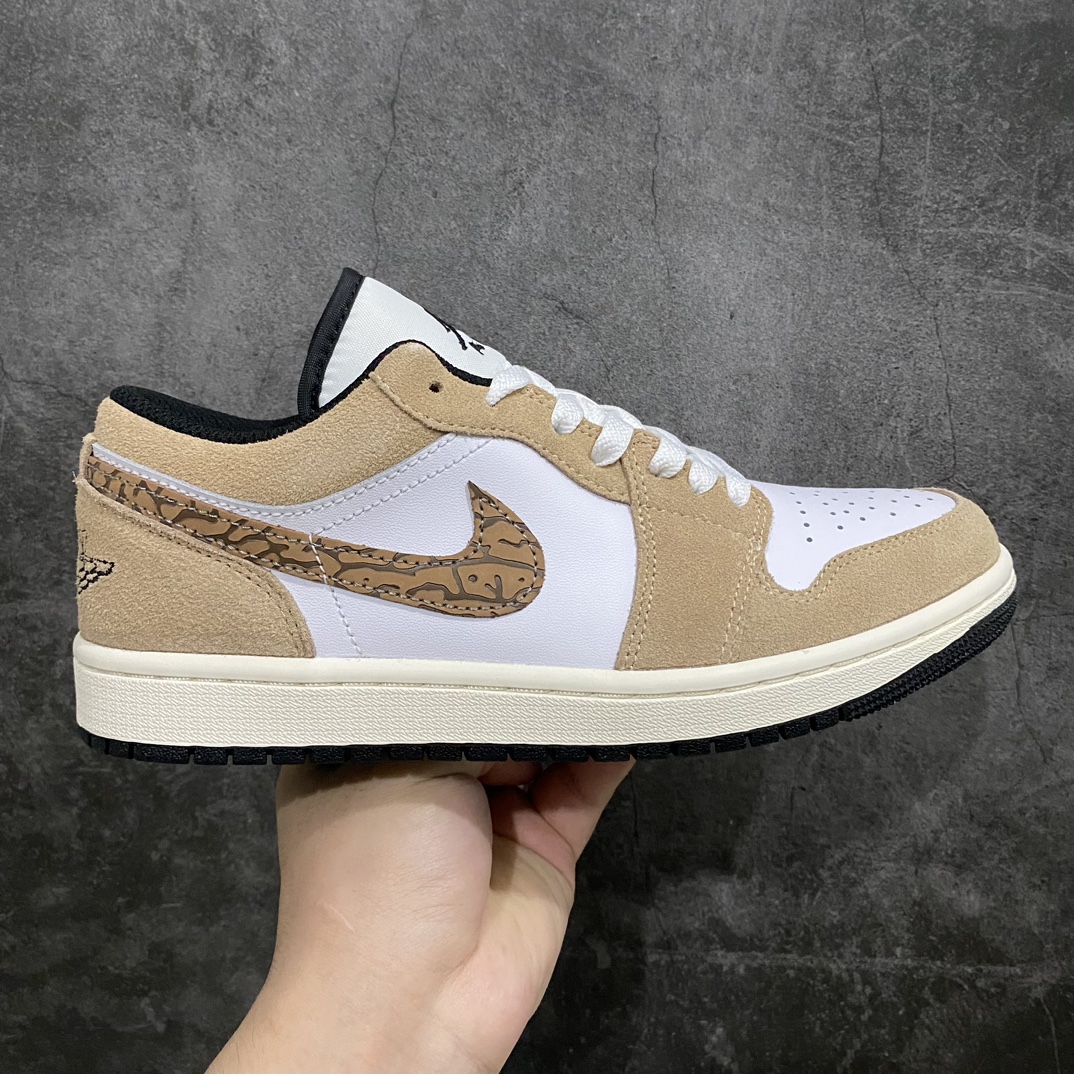 【DT纯原】Air Jordan AJ1 Low 低帮 白棕色 DZ4130-201终端优势供应 市面中低帮最具代表性版本没有之一 口碑大厂出品 品控大底版型不断改良更新 全套原纸板楦头开发 确保原汁原味 完美呈现版型 完美零毛边处理 原厂内置全掌气垫 价格定位良心 平台专用代工流水线出品 一眼公司既视感 拿到手的一瞬间就与众不同 碾压市面所有版本 全部原鞋开发 每一个配色都会采购原鞋确认细节 打破市面看图做货无好货之说  尺码：40 40.5 41 42 42.5 43 44 44.5 45 46-莆田鞋批发中心