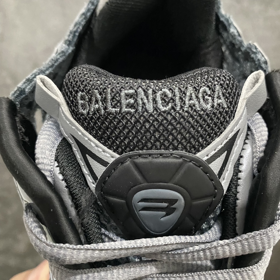 图片[7]-【VG版本】BALENCIAGA Runnern巴黎世家七代 黑灰色nn此系列是通过溢胶、做旧、缝线等细节 展示了设计师 Demna 的运动鞋风格 用一双「旧鞋」传递复古感 后侧板、翘起的鞋头 则展示了 Demna 在结构上的未来构想 原装大盒从里到外一切百分百还原官方配置 顶级专供碾压一切版本 尺码：35 36 37 38 39 40 41 42 43 44 45 46-莆田鞋批发中心