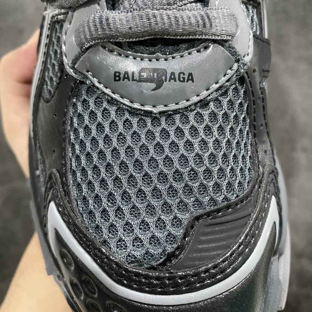 图片[5]-【VG版本】BALENCIAGA Runnern巴黎世家七代 黑灰色nn此系列是通过溢胶、做旧、缝线等细节 展示了设计师 Demna 的运动鞋风格 用一双「旧鞋」传递复古感 后侧板、翘起的鞋头 则展示了 Demna 在结构上的未来构想 原装大盒从里到外一切百分百还原官方配置 顶级专供碾压一切版本 尺码：35 36 37 38 39 40 41 42 43 44 45 46-莆田鞋批发中心