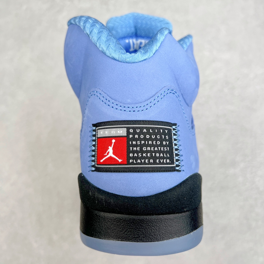 图片[8]-＃Y3纯原 Air Jordan AJ5 Retro 北卡蓝 DV1310-401 全新改良批次 圈内最强系列 恪守真诚 承诺混一赔十 高端零售裸鞋圈特供批次 SZ原厂全套原楦原纸板冲刀磨具开发 原厂皮料加持 原厂港宝加持定型后跟R度完美 同源原厂电绣 飞翼针数密度立体效果一致 百分百一致原鞋 原厂拉帮工艺 针距密度一致 后跟弧度收口自然不对折 极致一眼正品既视感 进口玻璃冲刀皮料裁剪零毛边 全鞋电脑针车工艺 品控清洁度最高QC检验标准 免检产品 原厂订购鞋盒、鞋标、防尘纸、鞋撑、鞋带 追求极致的原厂味道 尺码：40.5 41 42 42.5 43 44 44.5 45 46 47.5 48.5-选品中心