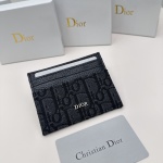 đMarque : Dior D45đCouleur : Noir đTaille : 10*7.5đDescription : Les comptoirs Dior expĂ©dient simultanĂ©ment les derniers styles ! FabriquĂ© en cuir de veau de couche supĂ©rieure Ă l'intĂ©rieur et Ă l'extĂ©rieur, fabrication exquise, plusieurs emplacements pour cartes, design ultra-mince, facile Ă transporter ! 1 đMarque : Dior D45đCouleur : Noir đTaille : 10*7.5đDescription : Les comptoirs Dior expĂ©dient simultanĂ©ment les derniers styles ! FabriquĂ© en cuir de veau de couche supĂ©rieure Ă l’intĂ©rieur et Ă l’extĂ©rieur, fabrication exquise, plusieurs emplacements pour cartes, design ultra-mince, facile Ă transporter !
