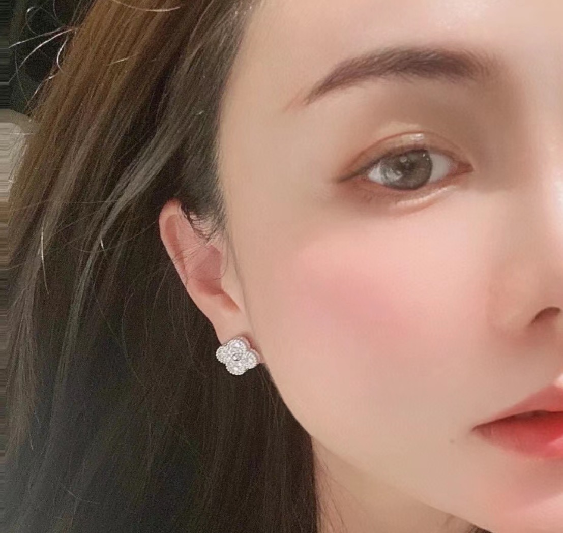 👑VAC 经典爆款 满钻 圆点 四叶草耳拍 精美绝伦 经典百搭 采用优质打造出 美美哒 电镀厚金 耳拍 