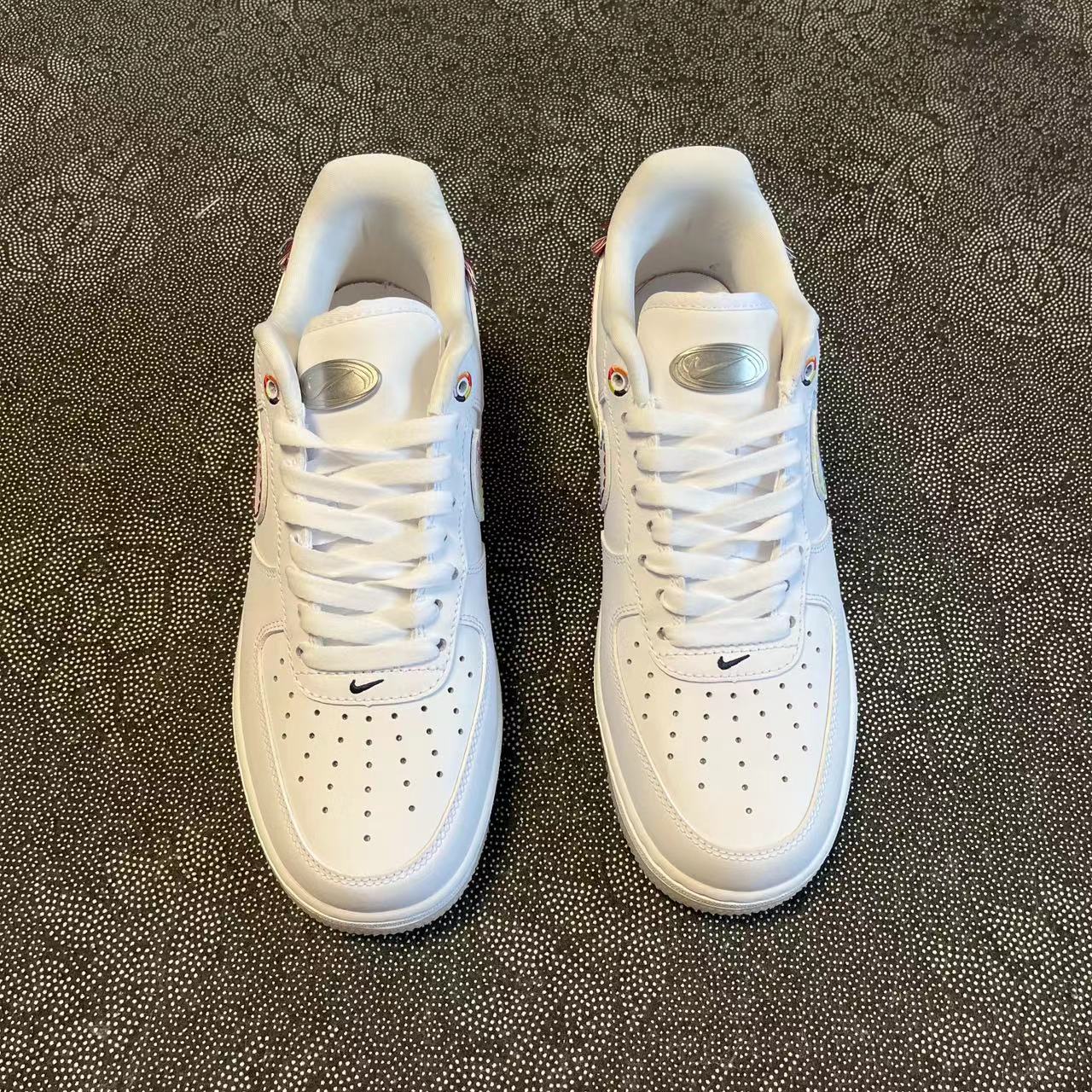 ? Nike Air Force 1 Low板鞋 刺绣白?