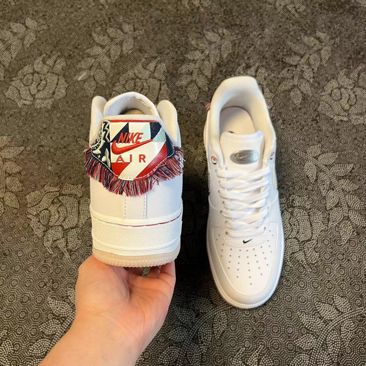 ? Nike Air Force 1 Low板鞋 刺绣白?