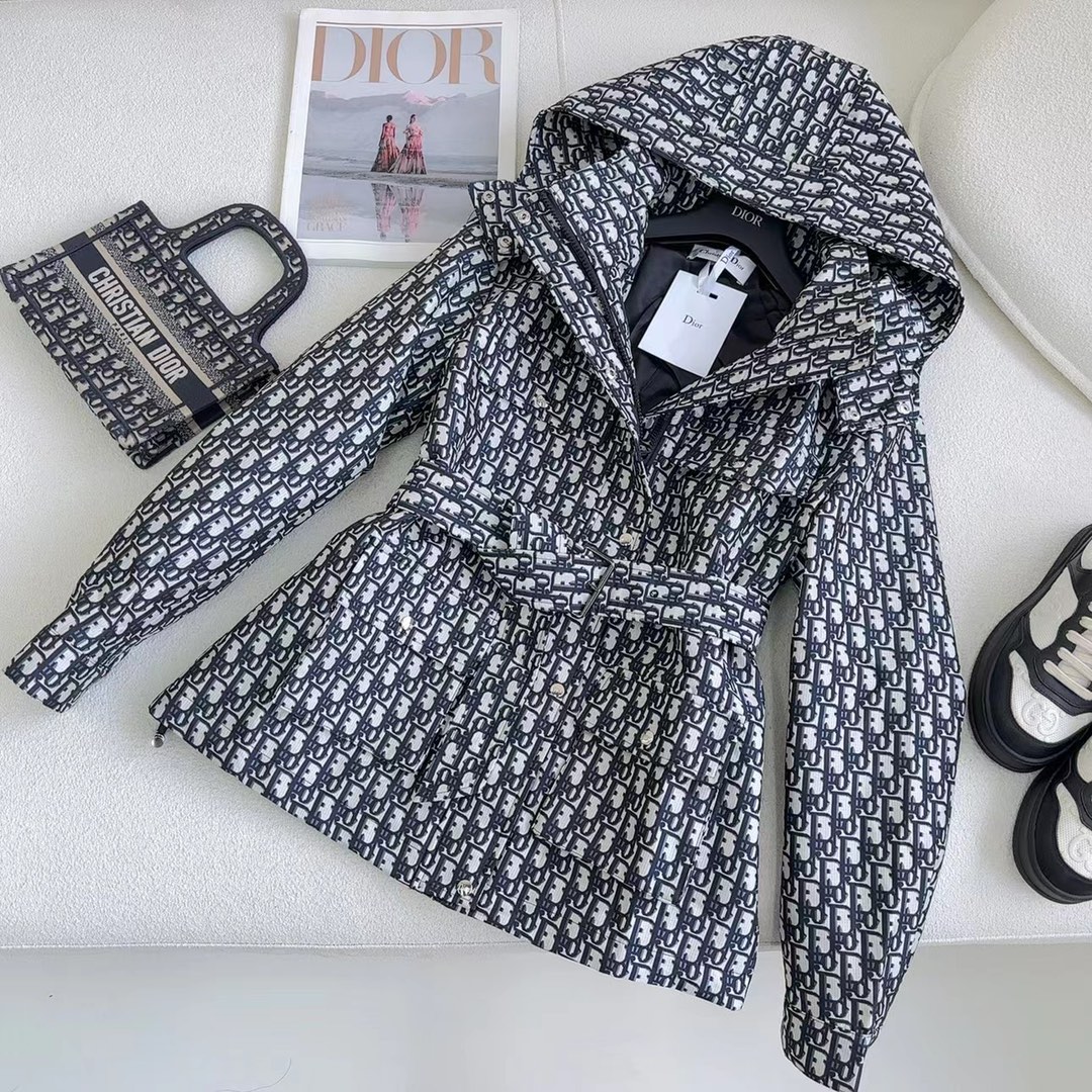 独家首发 爆单系列款 CD 26Ss———最新款满D提花连帽中长款夹克外套 🖤四个工装大口袋～～背面lo