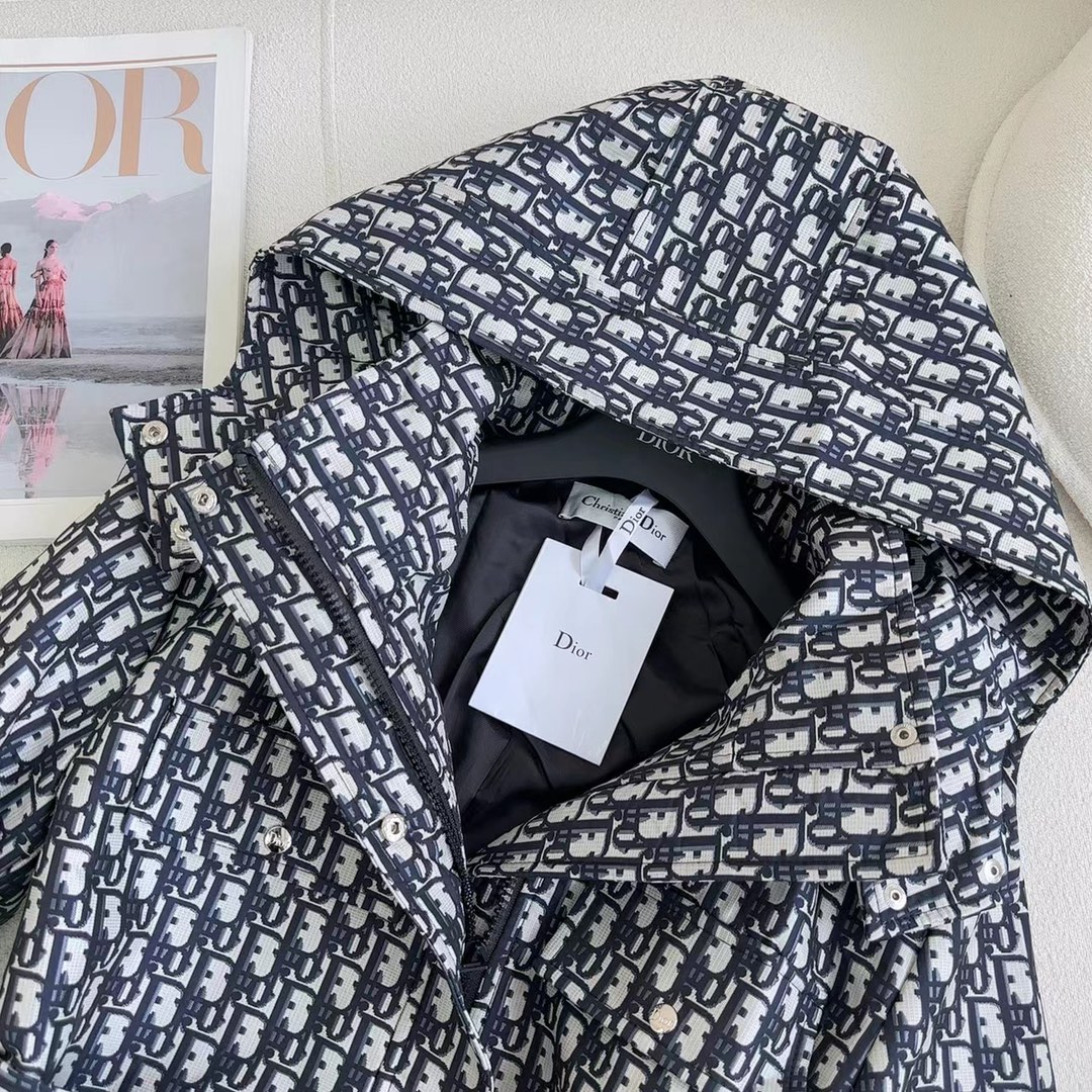 独家首发 爆单系列款 CD 26Ss———最新款满D提花连帽中长款夹克外套 🖤四个工装大口袋～～背面lo