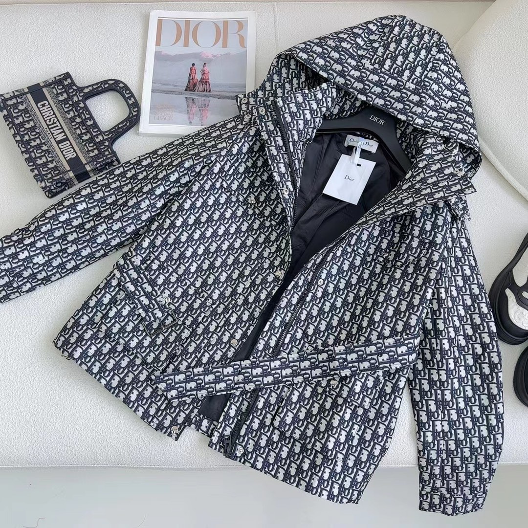 独家首发 爆单系列款 CD 26Ss———最新款满D提花连帽中长款夹克外套 🖤四个工装大口袋～～背面lo