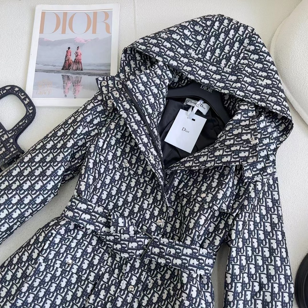 独家首发 爆单系列款 CD 26Ss———最新款满D提花连帽中长款夹克外套 🖤四个工装大口袋～～背面lo