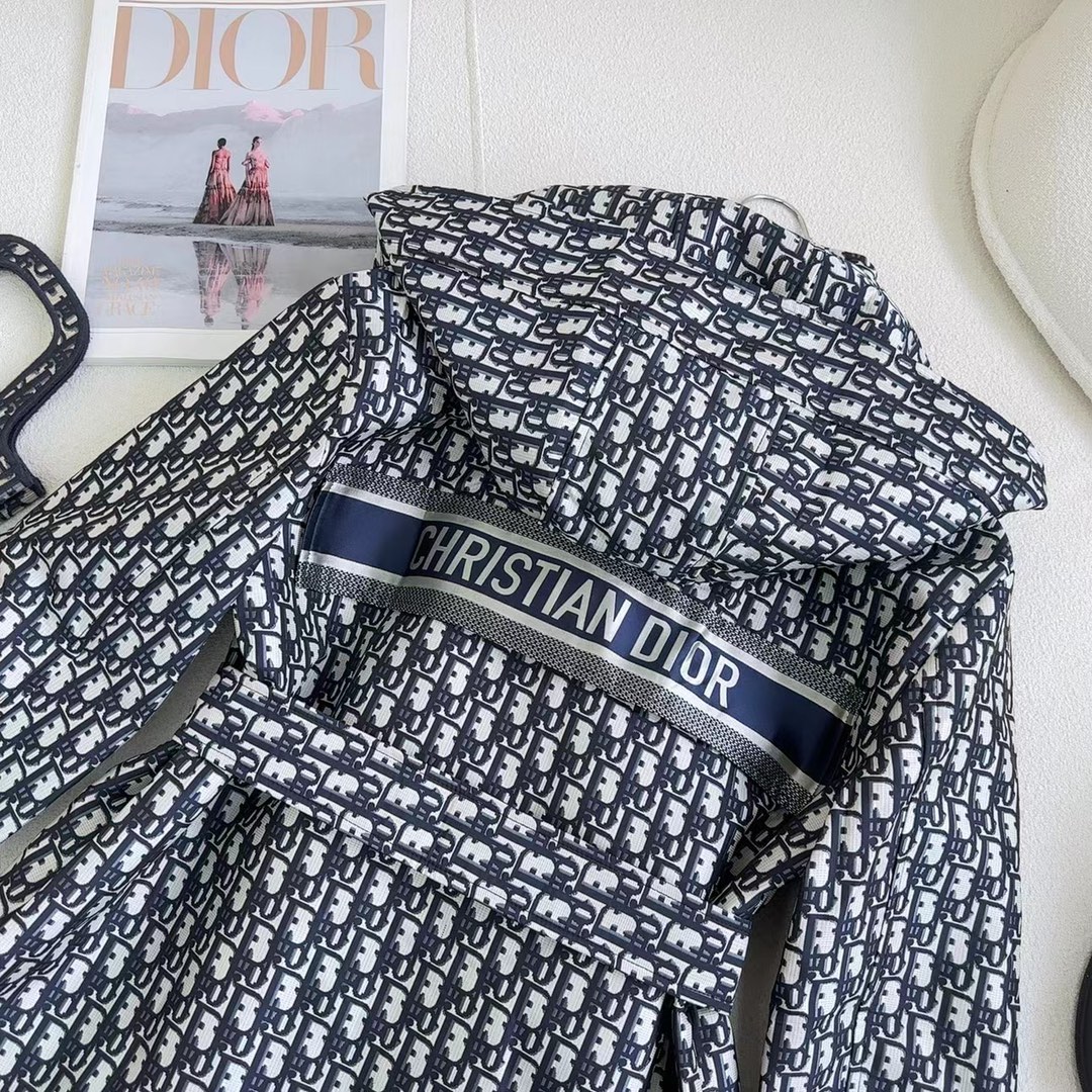 独家首发 爆单系列款 CD 26Ss———最新款满D提花连帽中长款夹克外套 🖤四个工装大口袋～～背面lo