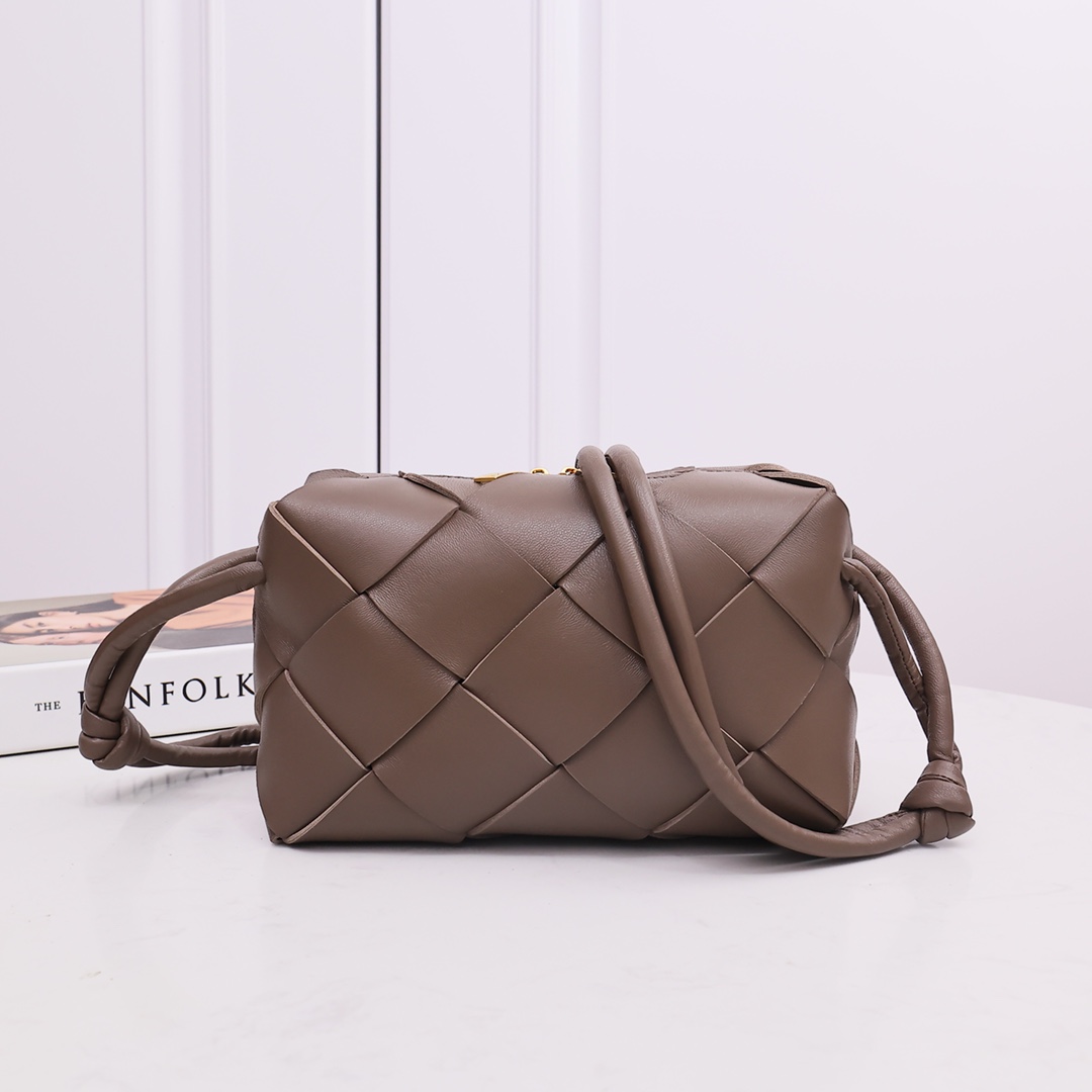 Bottega Veneta 相機包 羊皮革 編織 大號