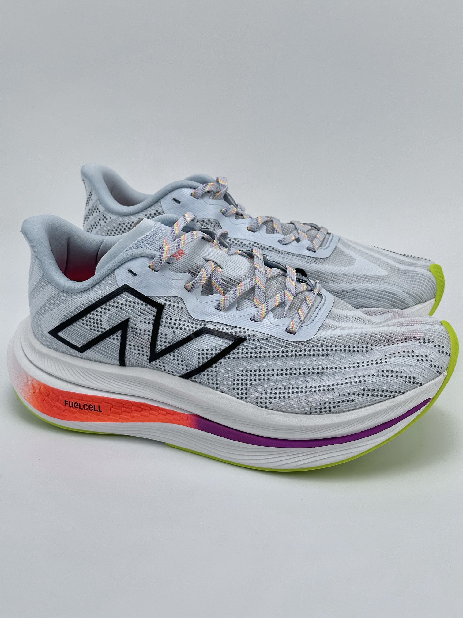 240 New Balance FuelCell SuperComp Trainer V2 新百伦NB系列超轻量化低帮休闲运动慢跑鞋 MRCXLG3XQ