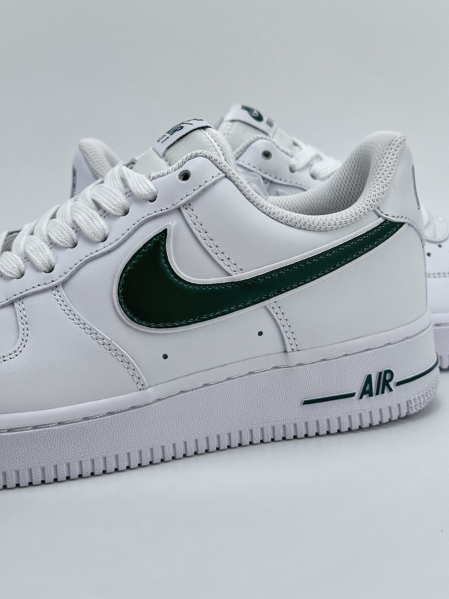 200 Nike Air Force 1 Low 07 白军绿勾 AO2423-104