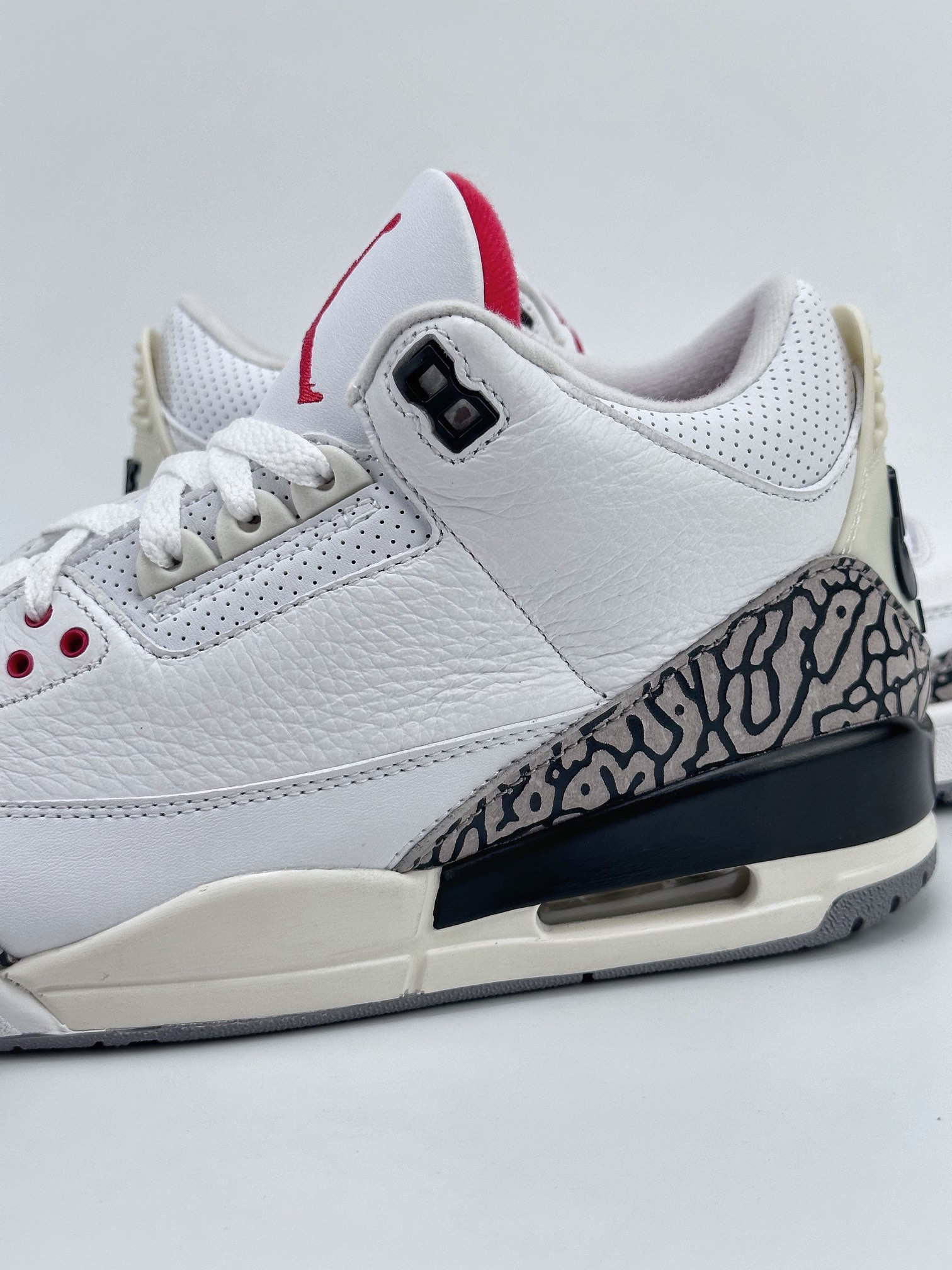 Air Jordan 3 Retro ”White Cement Reimagined” 做旧白水泥 DN3707-100