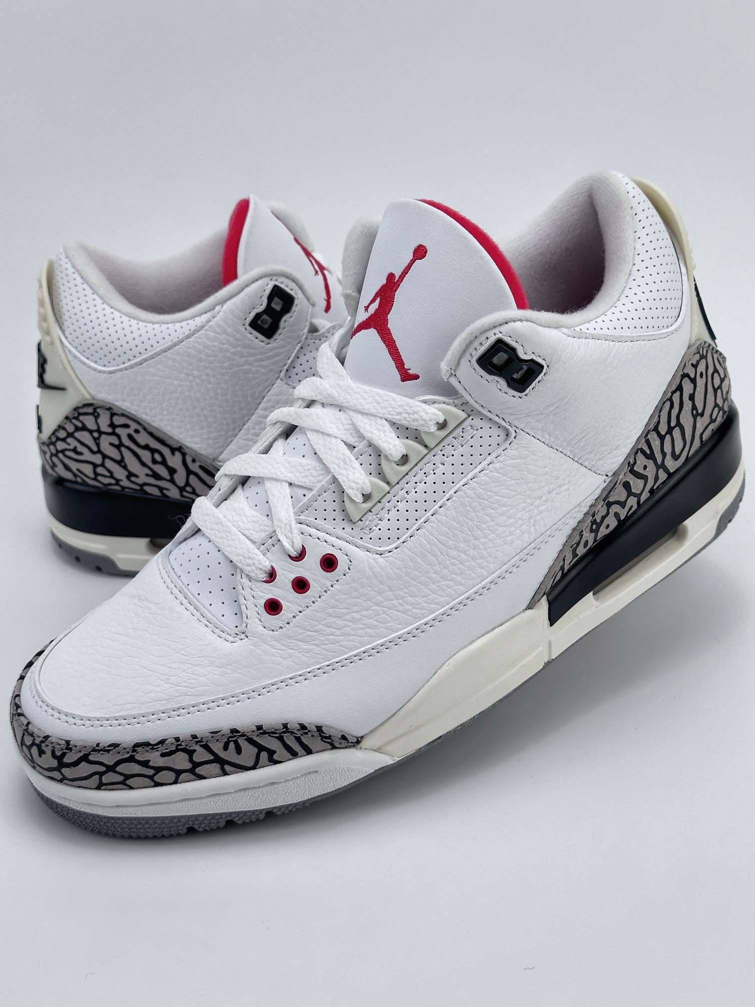 Air Jordan 3 Retro ”White Cement Reimagined” 做旧白水泥 DN3707-100