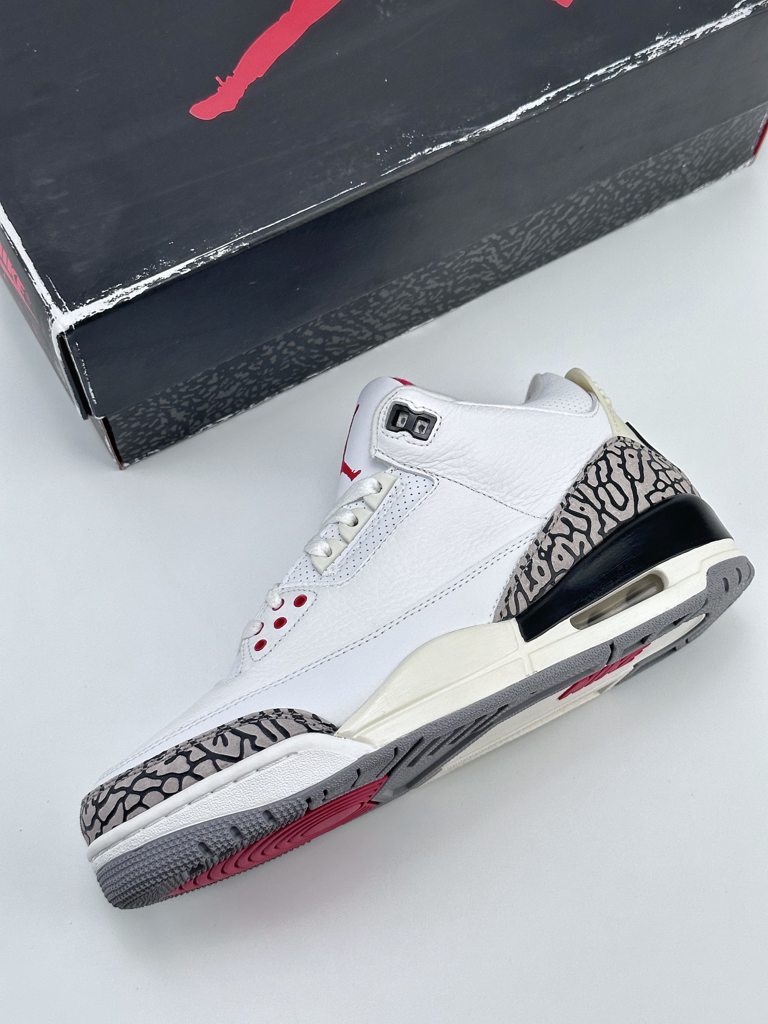 Air Jordan 3 Retro ”White Cement Reimagined” 做旧白水泥 DN3707-100