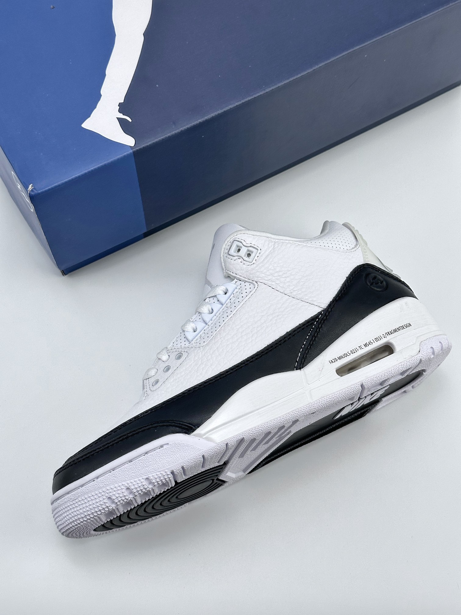 Air Jordan 3 Retro x Fragment Design ”White” Fujiwara Hiroshi Lightning Joint DA3595-100