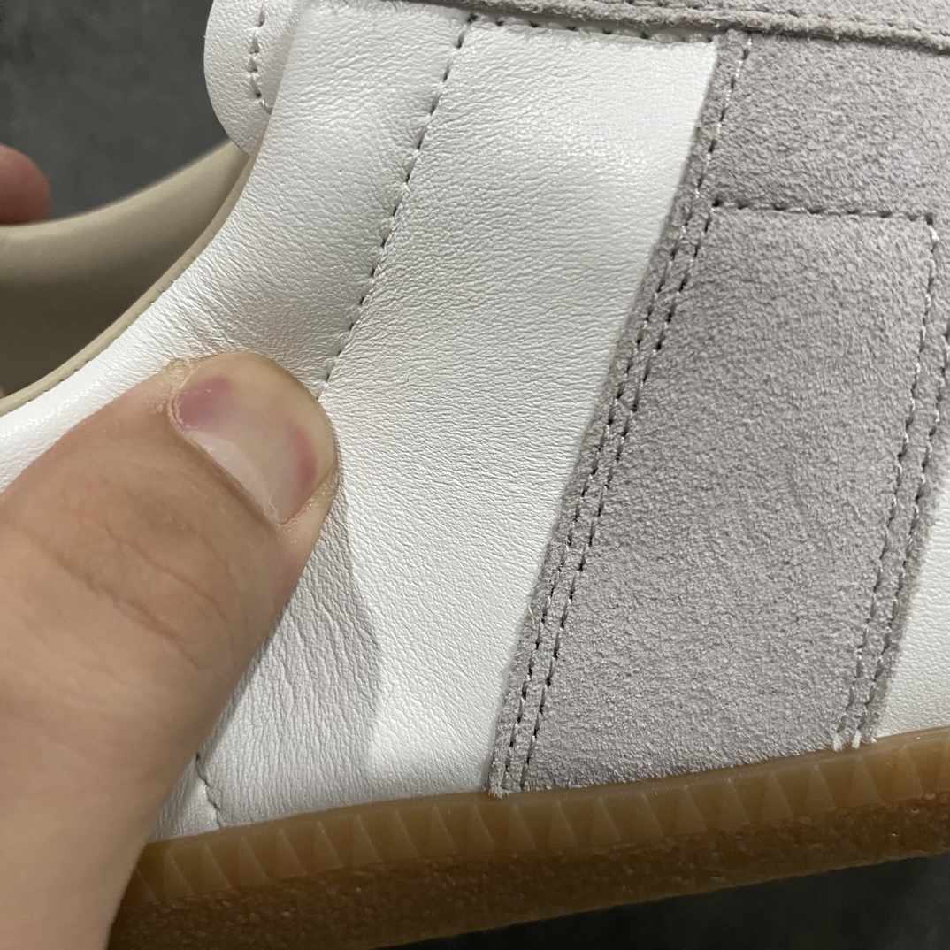 图片[2]-【东莞纯原】 Maison Margiela Calfskin Replica MM6马吉拉 德训运动休闲板鞋n广东一线大厂出品 非莆产n原版一比一开发 市售最高版本原版全套包装 配送精致礼盒 4色全码出货网红单品 高端外贸 平台零售专供批次 所有细节遵循原版 市售最强品质 尺码：35 36 36.5 37 38 39 40 40.5 41 42 42.5 43 44 44.5 45-莆田鞋批发中心