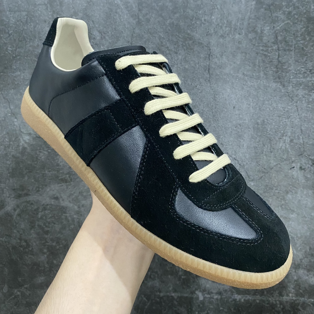 图片[3]-【东莞纯原】Maison Margiela Calfskin Replica MM6马吉拉 德训运动休闲板鞋n广东一线大厂出品 非莆产n原版一比一开发 市售最高版本原版全套包装 配送精致礼盒 4色全码出货网红单品 高端外贸 平台零售专供批次 所有细节遵循原版 市售最强品质 尺码：35 36 36.5 37 38 39 40 40.5 41 42 42.5 43 44 44.5 45-莆田鞋批发中心