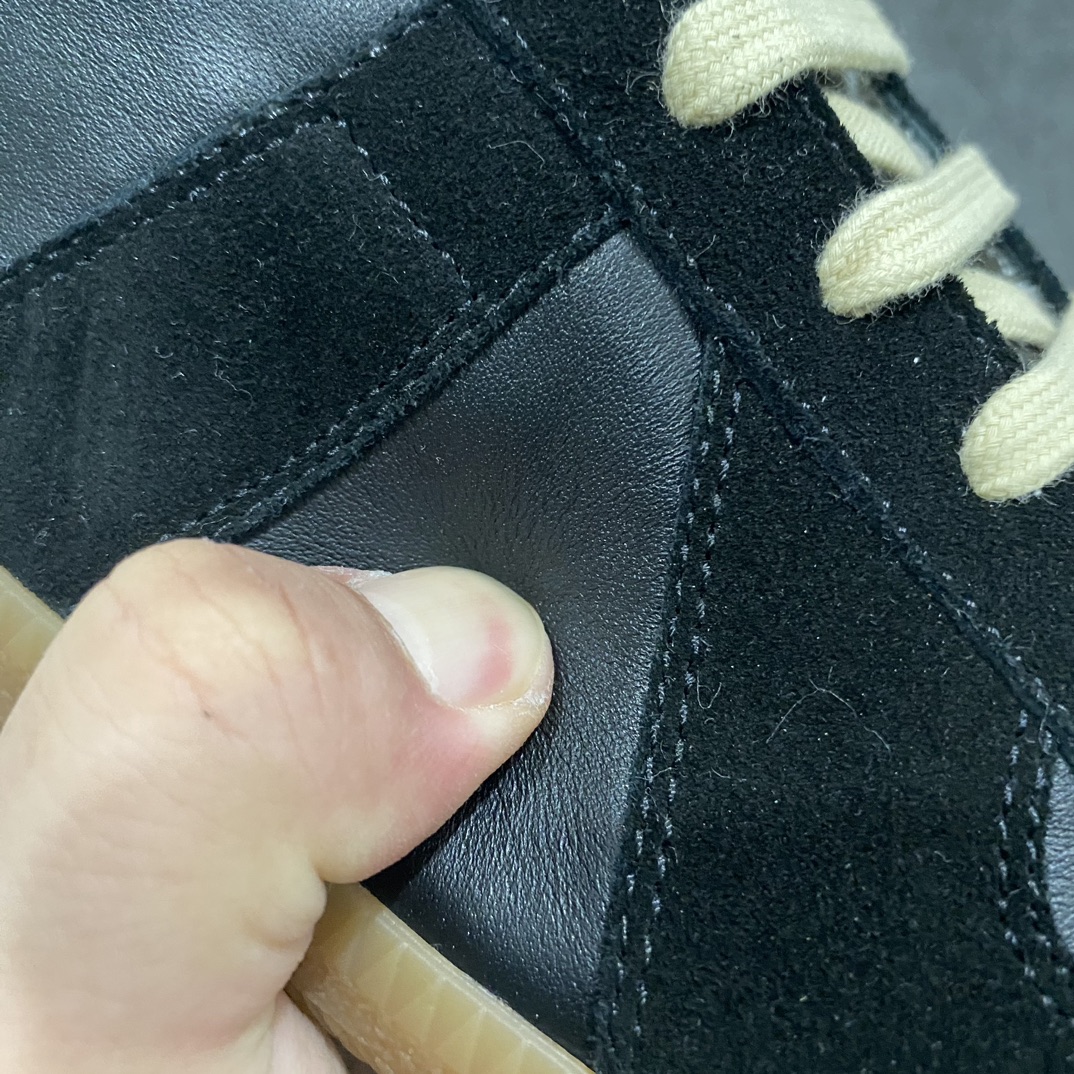 图片[3]-【东莞纯原】Maison Margiela Calfskin Replica MM6马吉拉 德训运动休闲板鞋n广东一线大厂出品 非莆产n原版一比一开发 市售最高版本原版全套包装 配送精致礼盒 4色全码出货网红单品 高端外贸 平台零售专供批次 所有细节遵循原版 市售最强品质 尺码：35 36 36.5 37 38 39 40 40.5 41 42 42.5 43 44 44.5 45-莆田鞋批发中心