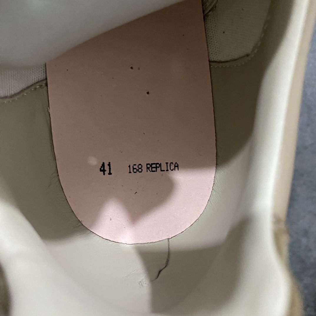 图片[7]-【东莞纯原】Maison Margiela Calfskin Replica MM6马吉拉 德训运动休闲板鞋n广东一线大厂出品 非莆产n原版一比一开发 市售最高版本原版全套包装 配送精致礼盒 4色全码出货网红单品 高端外贸 平台零售专供批次 所有细节遵循原版 市售最强品质 尺码：35 36 36.5 37 38 39 40 40.5 41 42 42.5 43 44 44.5 45-莆田鞋批发中心