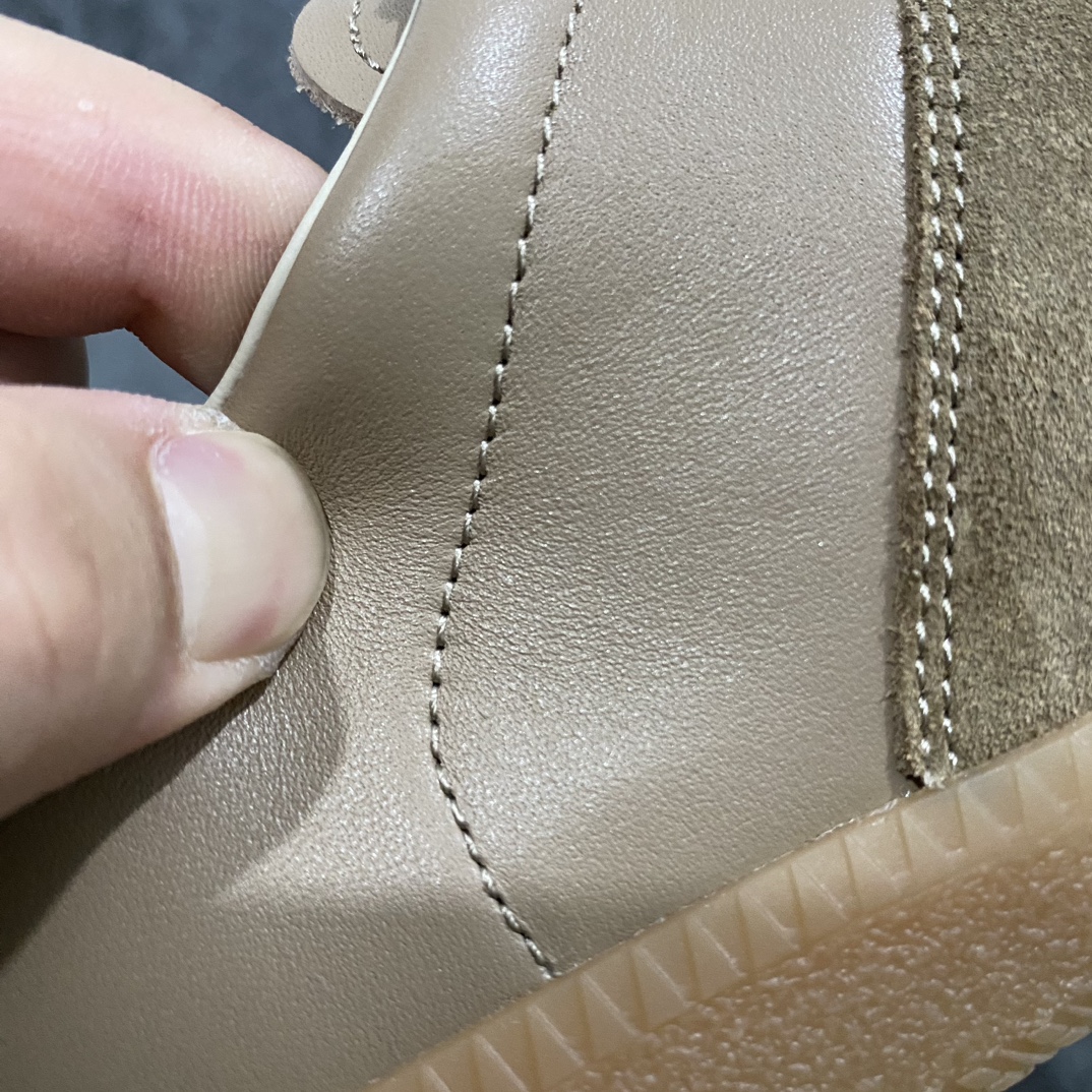 图片[2]-【东莞纯原】Maison Margiela Calfskin Replica MM6马吉拉 德训运动休闲板鞋n广东一线大厂出品 非莆产n原版一比一开发 市售最高版本原版全套包装 配送精致礼盒 4色全码出货网红单品 高端外贸 平台零售专供批次 所有细节遵循原版 市售最强品质 尺码：35 36 36.5 37 38 39 40 40.5 41 42 42.5 43 44 44.5 45-莆田鞋批发中心