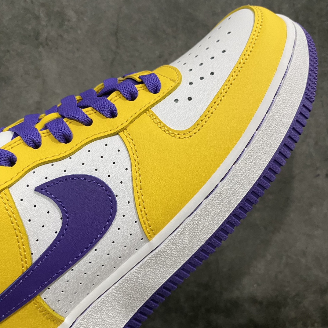 图片[6]-【G版纯原】Kobe Bryant x NK Air Force 1 Low Retro QS 空军一号低帮 白紫黄 紫金湖人 FZ1151-100情怀单品 科比限定 纪念意义拉满n相信老粉对于这款鞋都不陌生 整体采用经典 NK Air Force 1 Low 作为设计蓝本 白色鞋身填充搭配黄色鞋身框架 最后辅以紫色外底 还原标准洛杉矶湖人紫金配色 这款鞋使用了极具代表性的湖人配色方案 白色、黄色与紫色的运用十分亮眼 后跟 Kobe 的刀鞘 Logo 也点明了这双鞋的主人 此外 这款鞋的左右脚鞋舌上也分别印有 Kobe 的 24 号号码 据说这是 Kobe 最喜欢的一双生活鞋款SIZE：35.5 36 36.5 37.5 38 38.5 39 40 40.5 41 42 42.5 43 44 44.5 45 46 47.5-莆田鞋批发中心