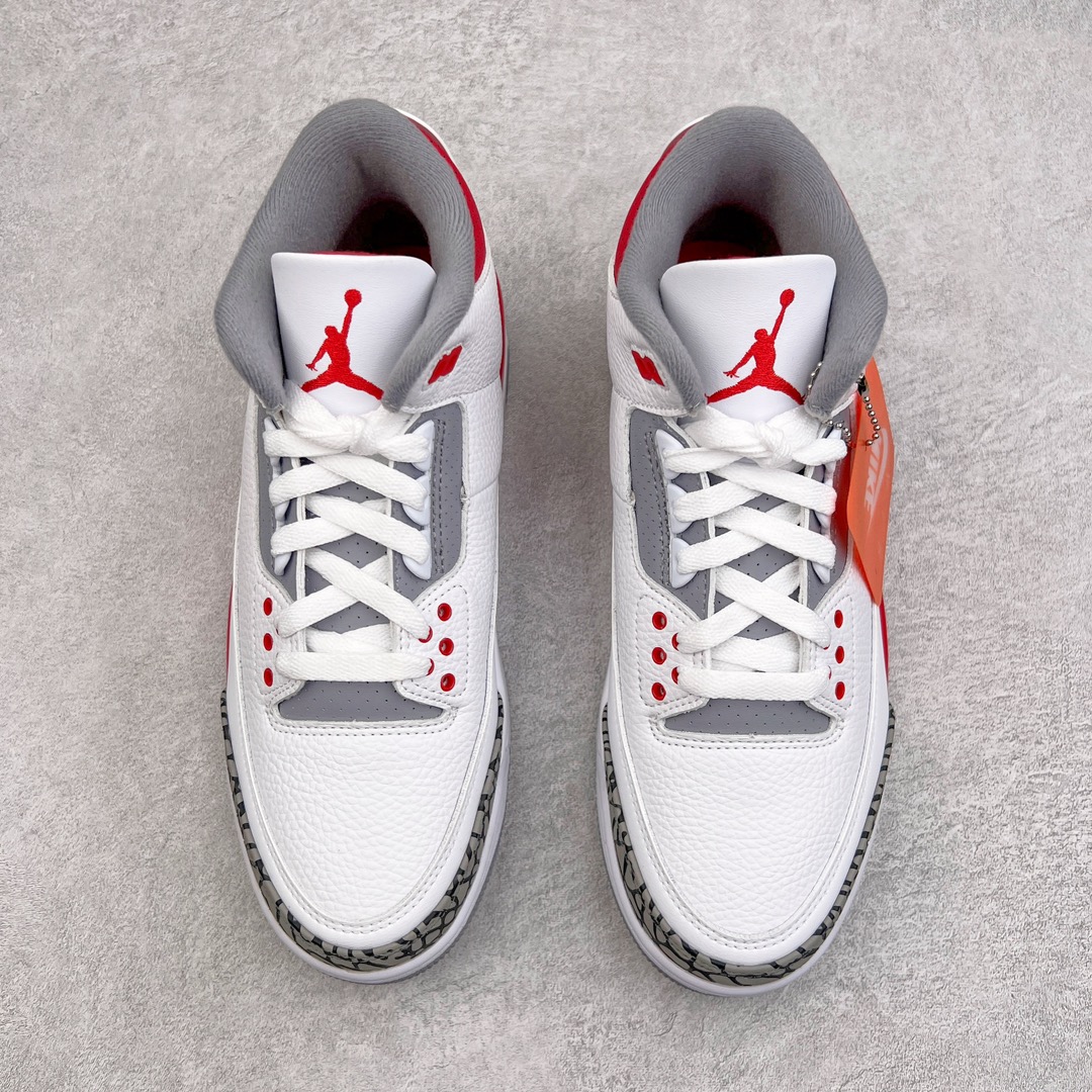 图片[2]-零售💰260 ＃KZ神版福利回馈‼Air Jordan AJ3 Retro 白红 DN3707-160 独家外贸特供尺码含45.5 48.5 国内外口碑最好最推荐的产品 市场中端王者 亲自操刀耗时半年巨作 全套原纸板楦头开发 原厂大底磨具加持立体防滑纹理 原装可视Air Sole气垫 原汁原味最完美的三代版型 唯一正确鞋头趴度弧度高度鞋身腰线 此版本只针对中端市场 皮料材质有所更替 其他数据细节工艺流程均保持一致 绝不口嗨 细节品控鞋型随意秒杀市面3XX 4XX 原厂TPU后跟饰片 正确内里反口里网布 皮料菱角分明不变形无多余毛边 正确手工大底描漆拉丝 市场唯一原厂鞋扣模具 原厂织唛标 原厂飞人电绣工艺 尾指中部跳三针 独家绑鞋带手法 印刷中底布 四线拉帮 米色美纹纸贴合固定 进口港宝加持 后跟自然饱满 全鞋荧光划线卡点 追求极致完美 每一双都是工艺品 多重QC质检 超越公司货的品控标准 实实在在的免检产品 尺码：40 40.5 41 42 42.5 43 44 44.5 45 45.5 46 47.5 48.5 编码：by2936060-运动鞋