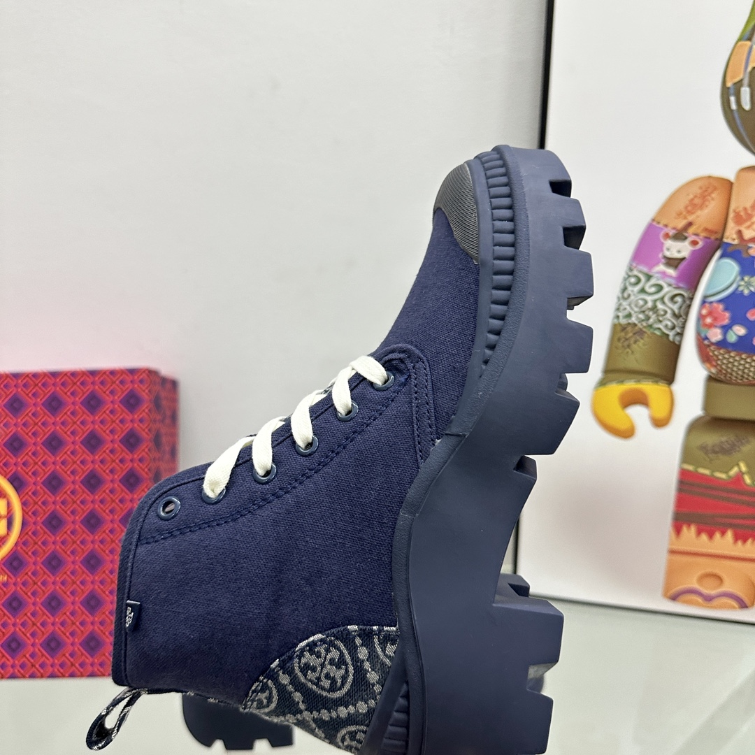 Stylish Tory Burch Sports Boots: Comfortable and Chic Footwear for Women on the Go - 图片 2