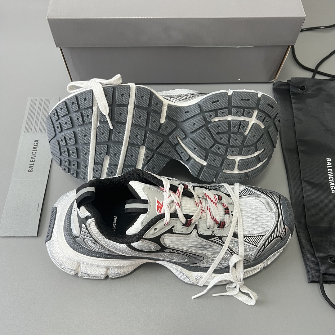 Balenciaga 纯 本Balenciaga Phantom Sneaker 巴黎世家全新做旧十代白银红潮流跑鞋 在延续 Track Trainer 户外轮廓和复杂鞋面结构的同时