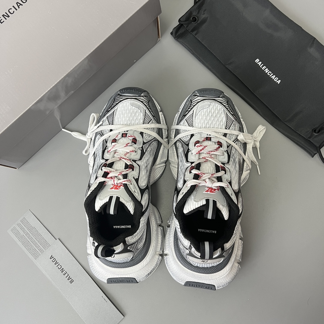 Balenciaga 纯 本Balenciaga Phantom Sneaker 巴黎世家全新做旧十代白银红潮流跑鞋 在延续 Track Trainer 户外轮廓和复杂鞋面结构的同时