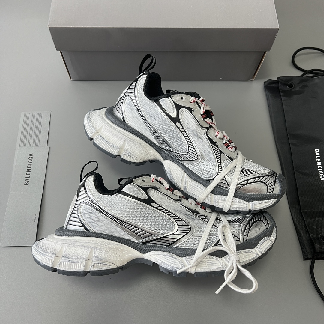 Balenciaga 纯 本Balenciaga Phantom Sneaker 巴黎世家全新做旧十代白银红潮流跑鞋 在延续 Track Trainer 户外轮廓和复杂鞋面结构的同时