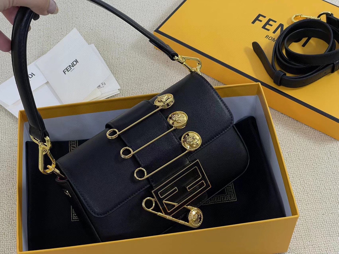 Fendi Crossbody & Shoulder Bags Top Designer replica
 Gold Baguette