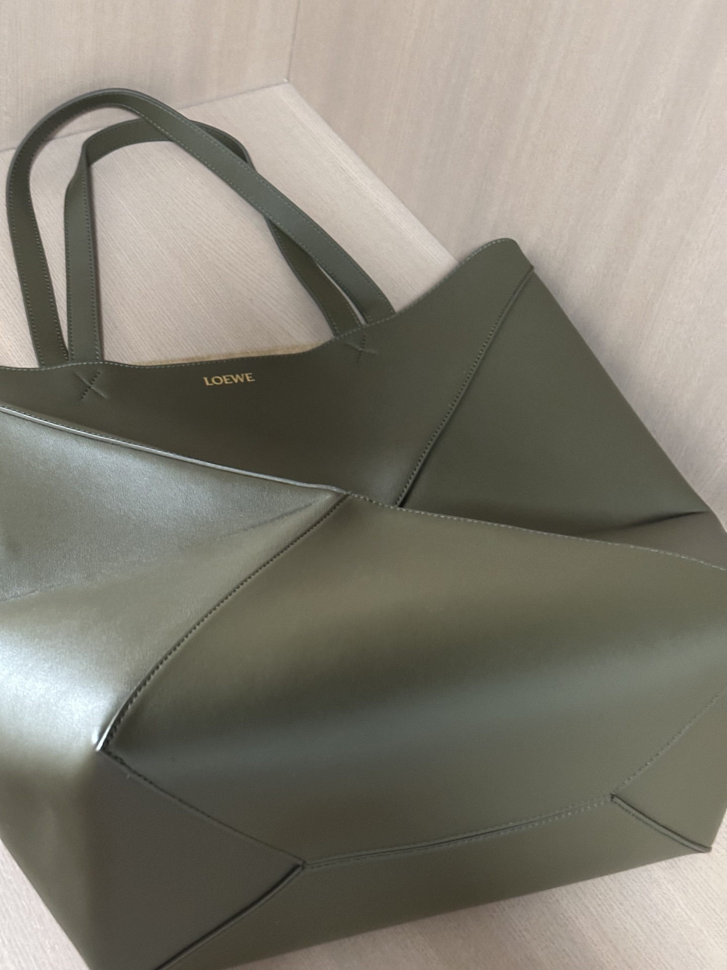 Loewe Puzzle Fold Large Tote Bag in Shiny Leather, Olive Green 6 i1692604919 4495 4