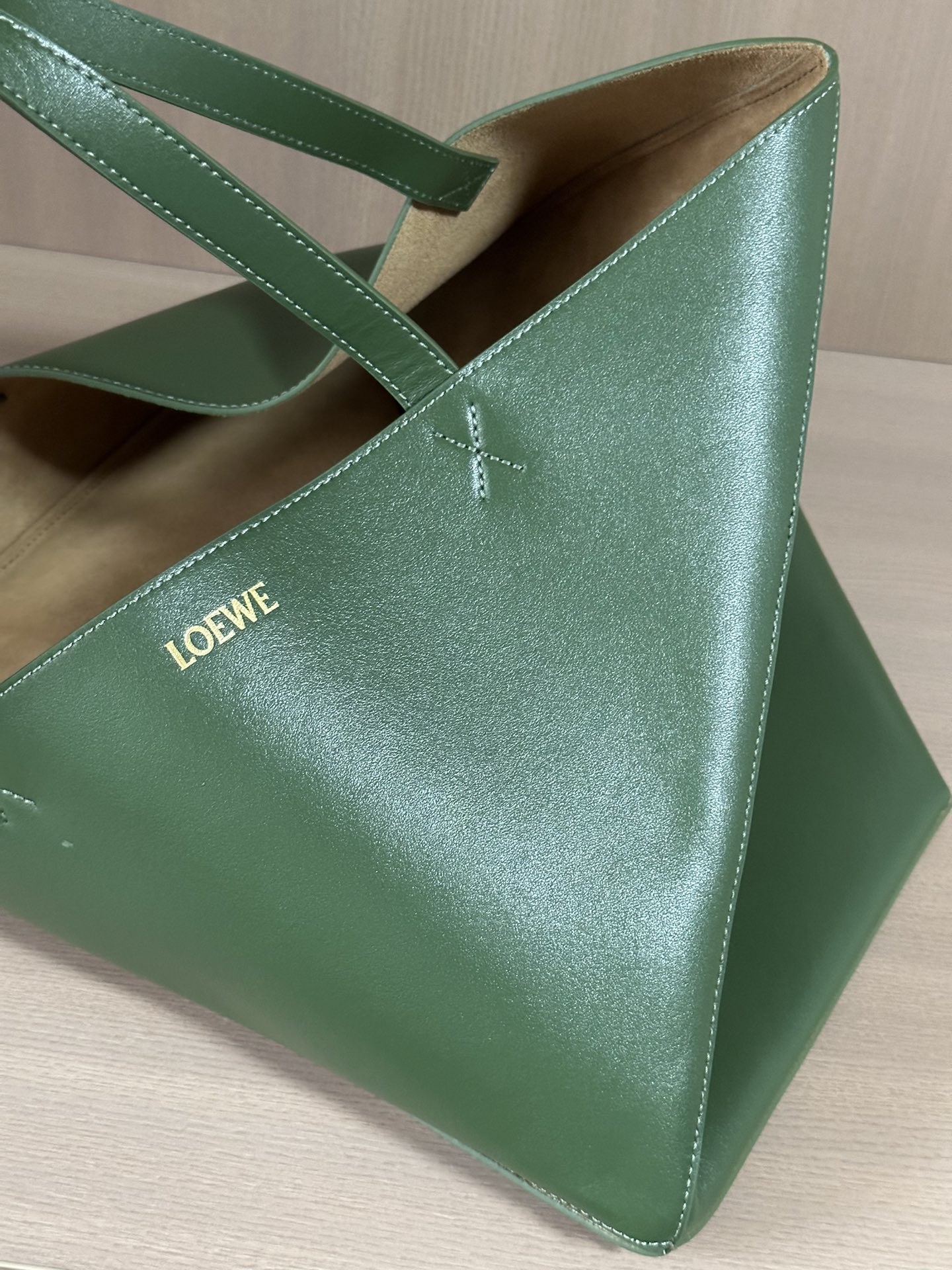 Loewe Puzzle Fold Large Tote Bag Soft Shiny Leather Green 42-41-18 cm 9 i1692605735 8136 5