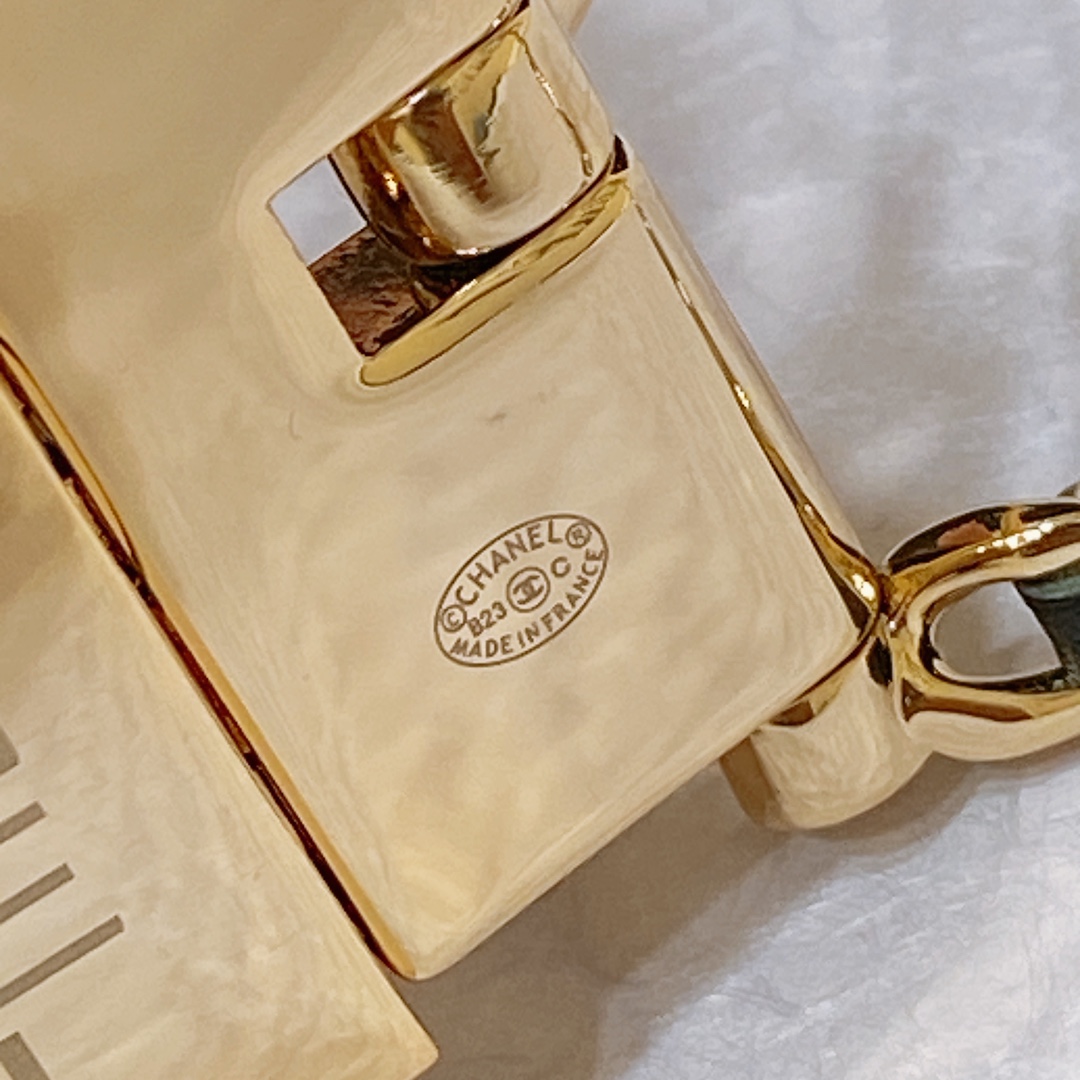 chanel23s独家首发原版小牛皮金色金属与小牛皮白与土黄旋转五金一带两用简单优雅知性的搭配3.0cm
