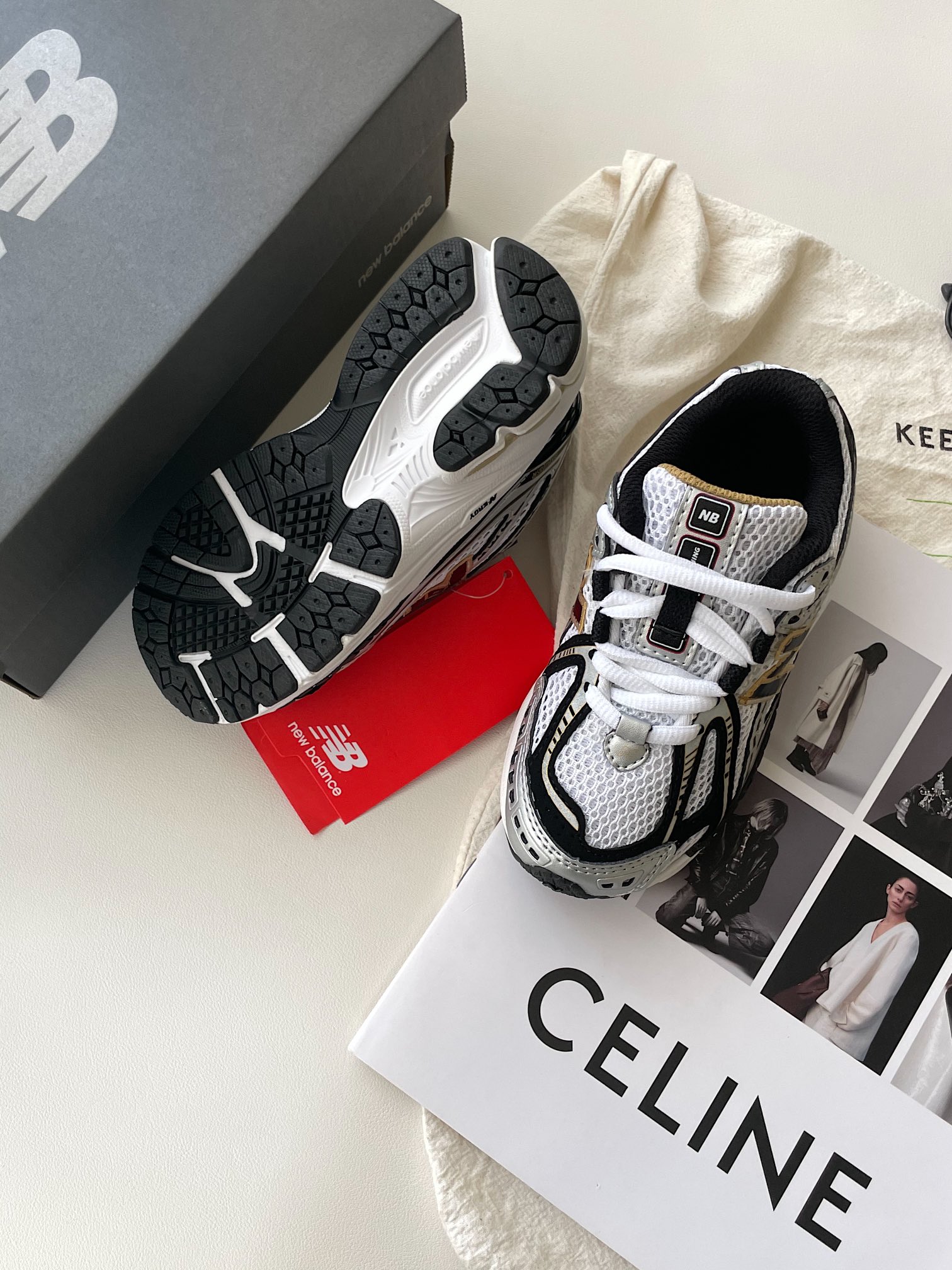 图片[9]-全网首发尺码：26-37 作为官方最新最热门的款式，1906r真的是一鞋难求😭采用具有张力的线条，和不同材质的拼接使用，让整体凸显未来的机能感🤖又酷又野辨识度高！日常又百搭，复古运动风轻松拿捏～-选品中心