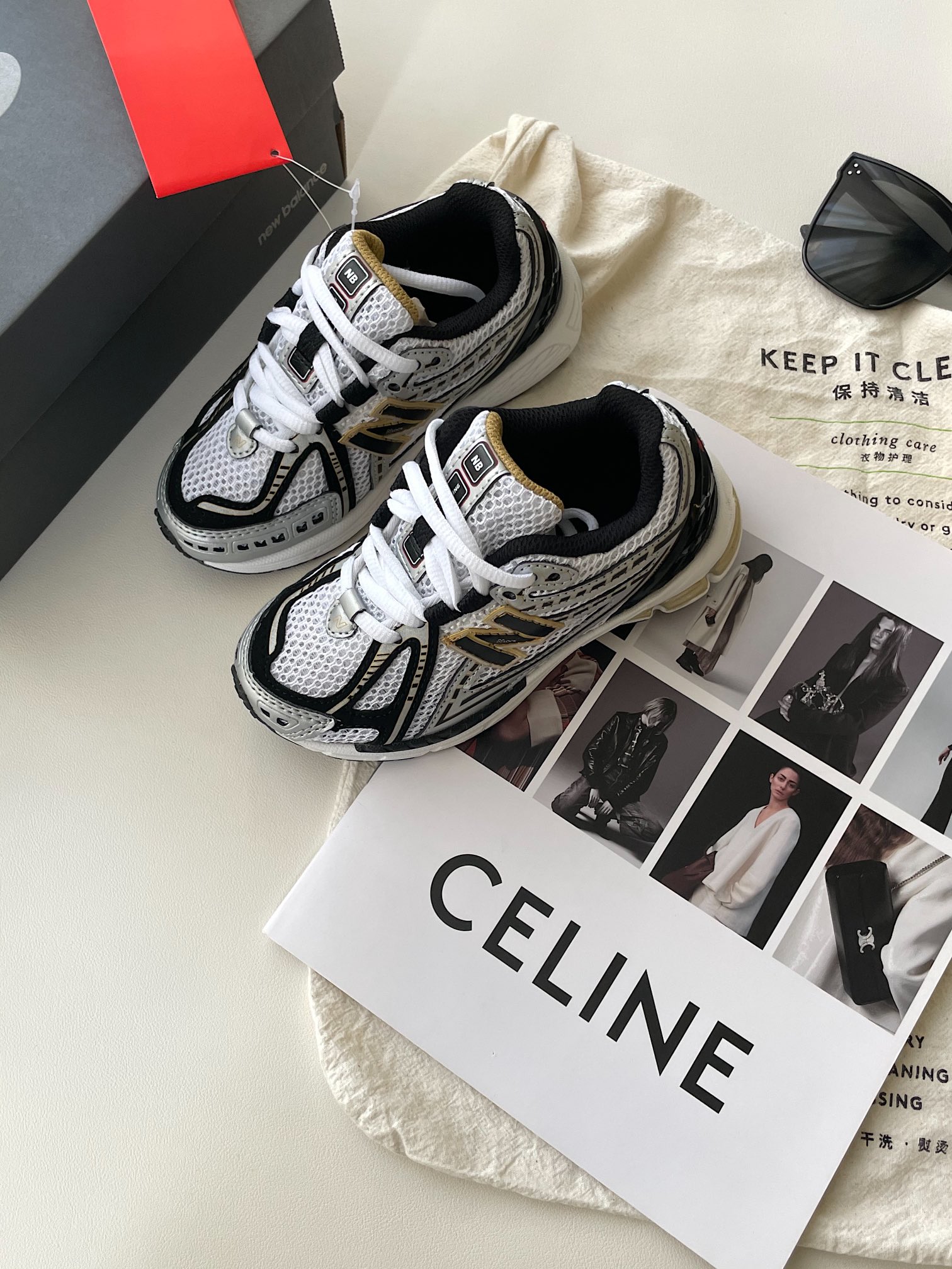 图片[8]-全网首发尺码：26-37 作为官方最新最热门的款式，1906r真的是一鞋难求😭采用具有张力的线条，和不同材质的拼接使用，让整体凸显未来的机能感🤖又酷又野辨识度高！日常又百搭，复古运动风轻松拿捏～-选品中心